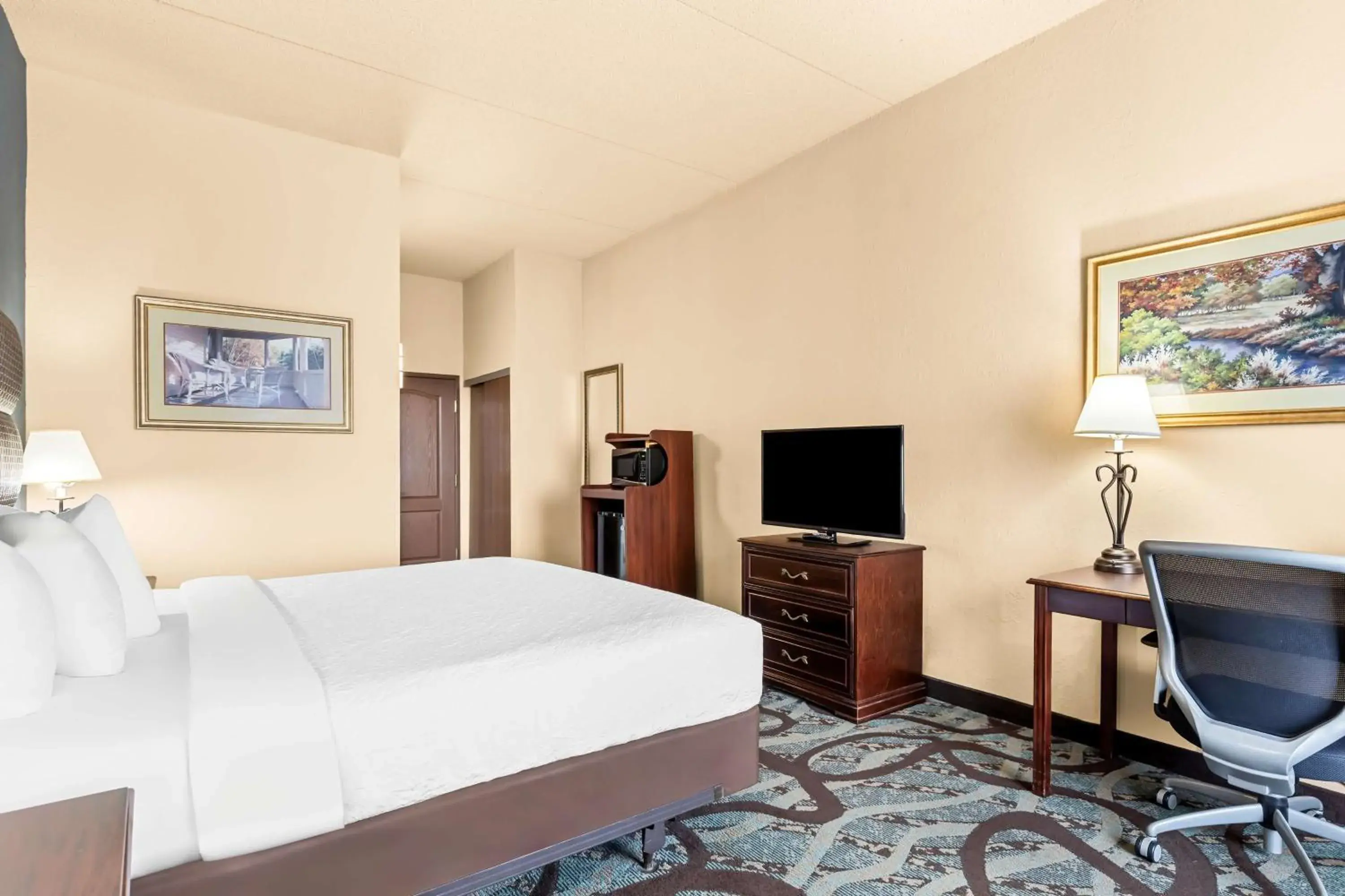 Bedroom, Bed in Best Western Holiday Manor Bedroom, Bed in Best Western Holiday Manor