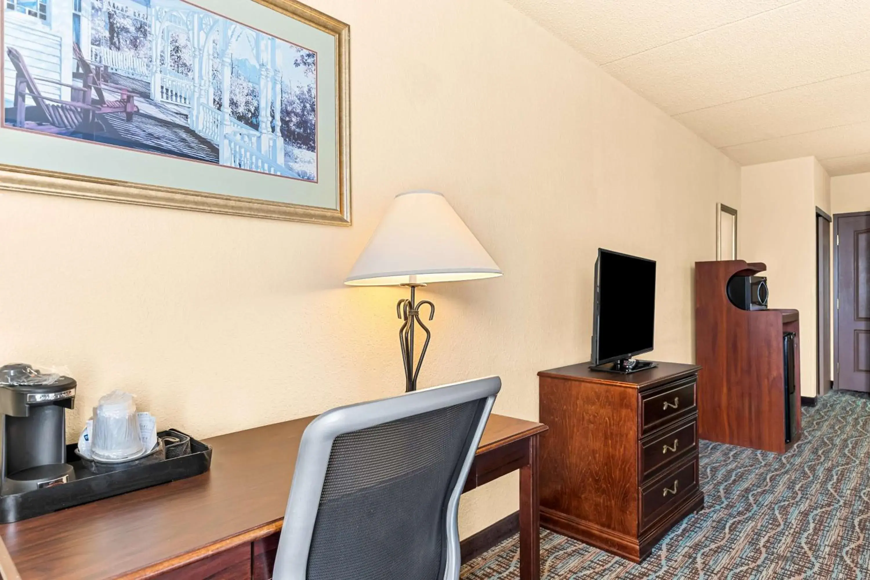 Bedroom in Best Western Holiday Manor Bedroom in Best Western Holiday Manor