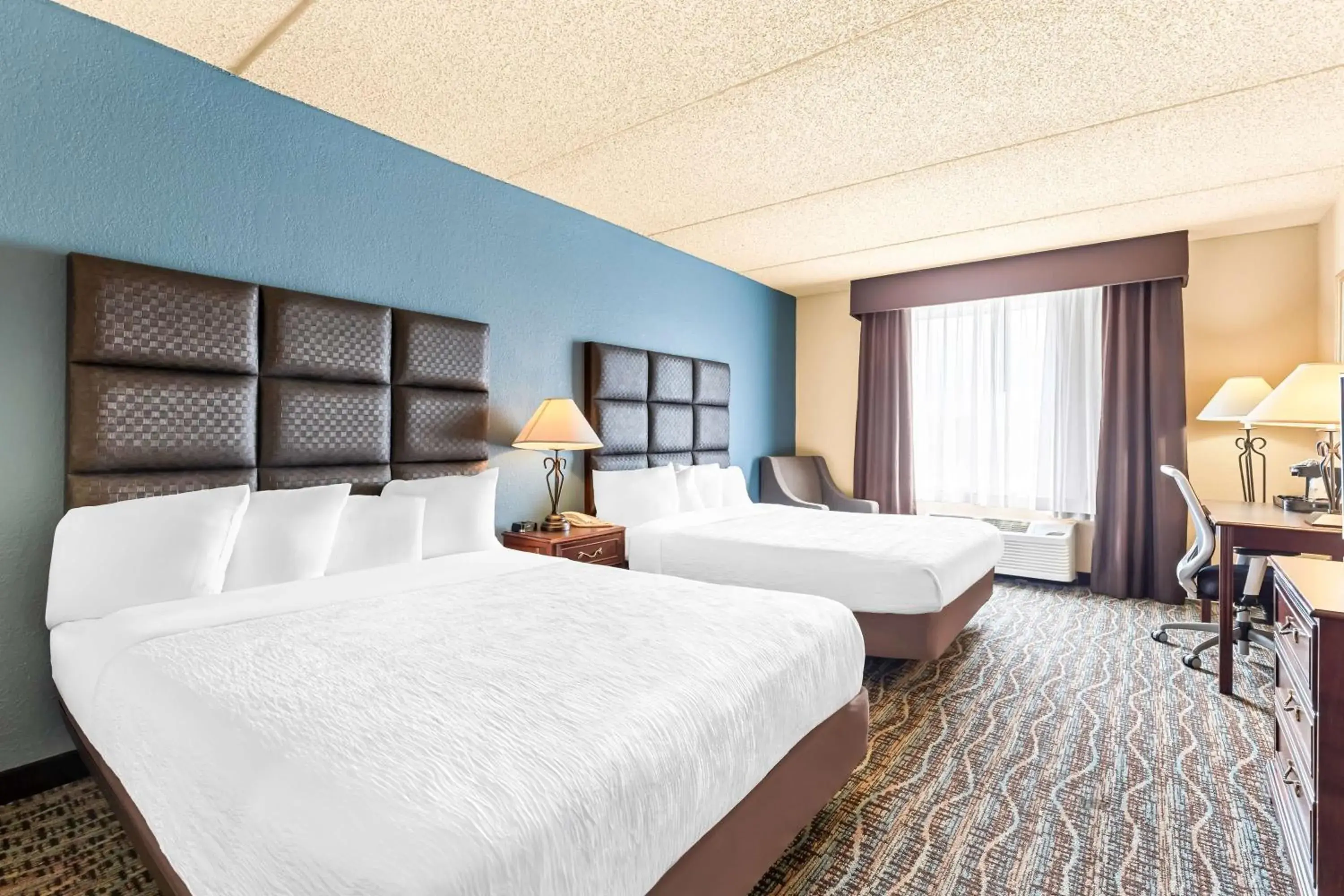 Bedroom, Bed in Best Western Holiday Manor Bedroom, Bed in Best Western Holiday Manor