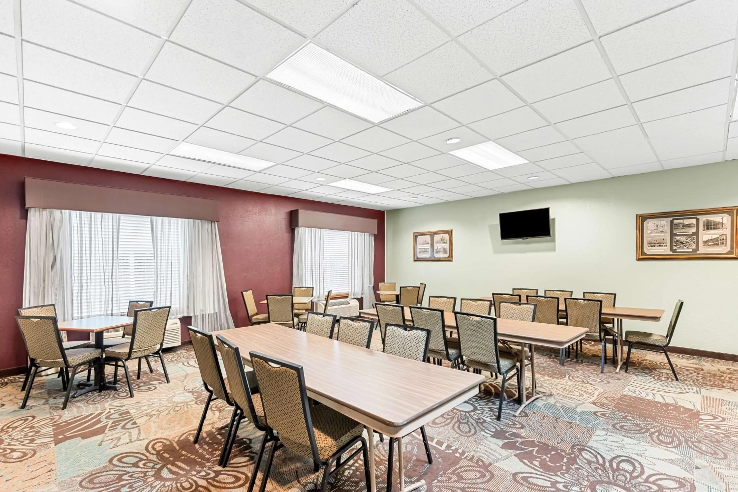 Meeting/conference room in Best Western Holiday Manor
