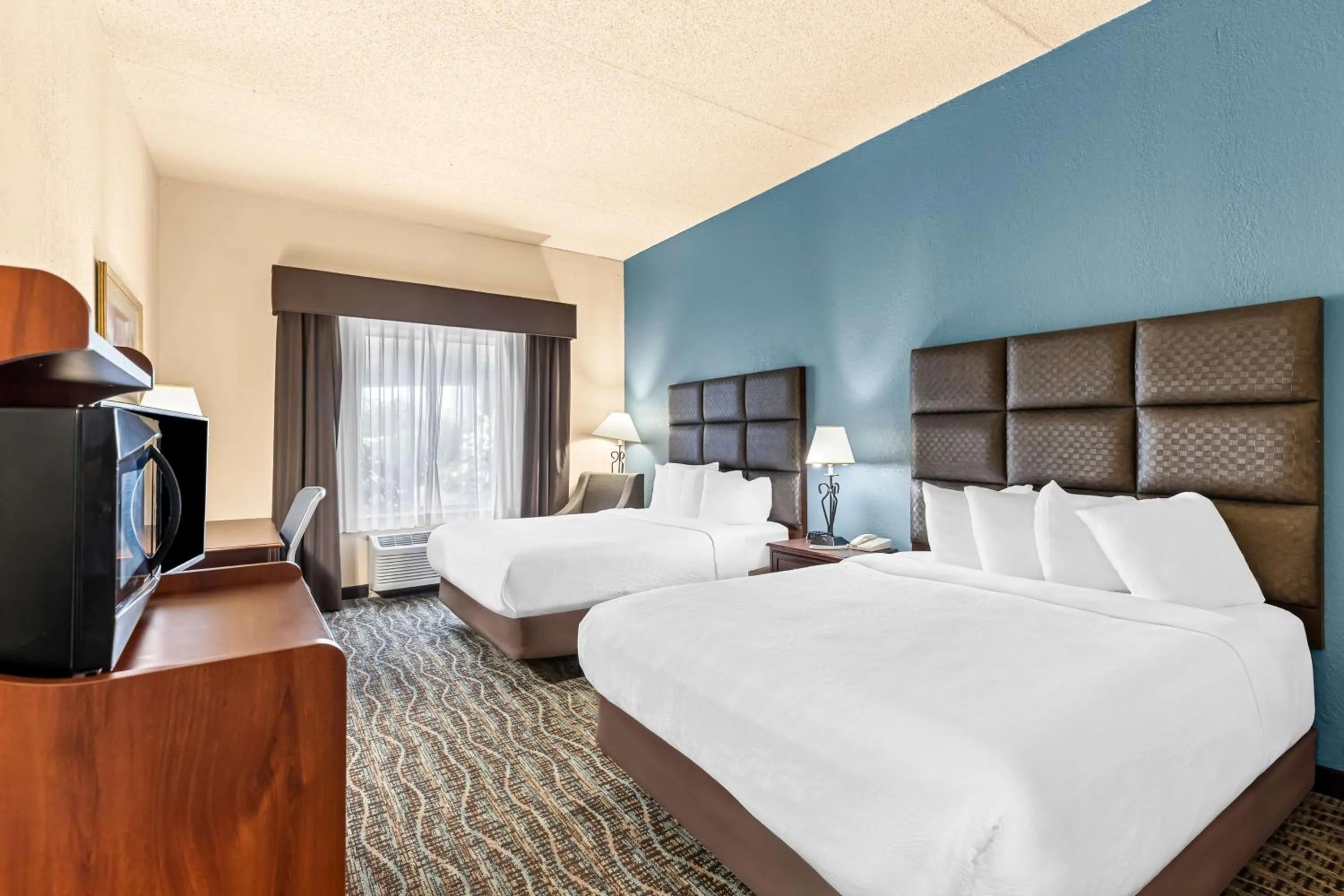 Bedroom, Bed in Best Western Holiday Manor