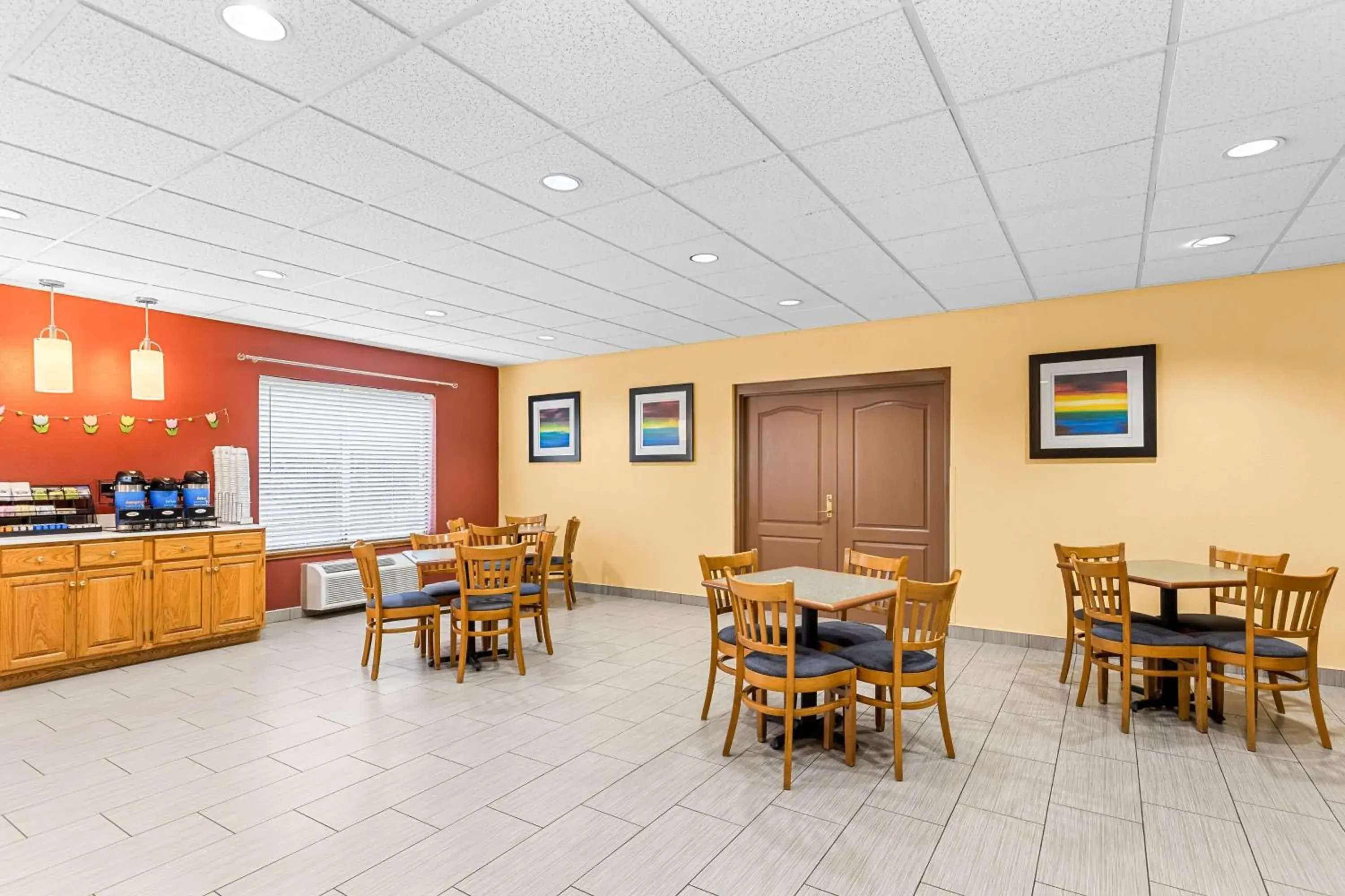 Breakfast in Best Western Holiday Manor Breakfast in Best Western Holiday Manor