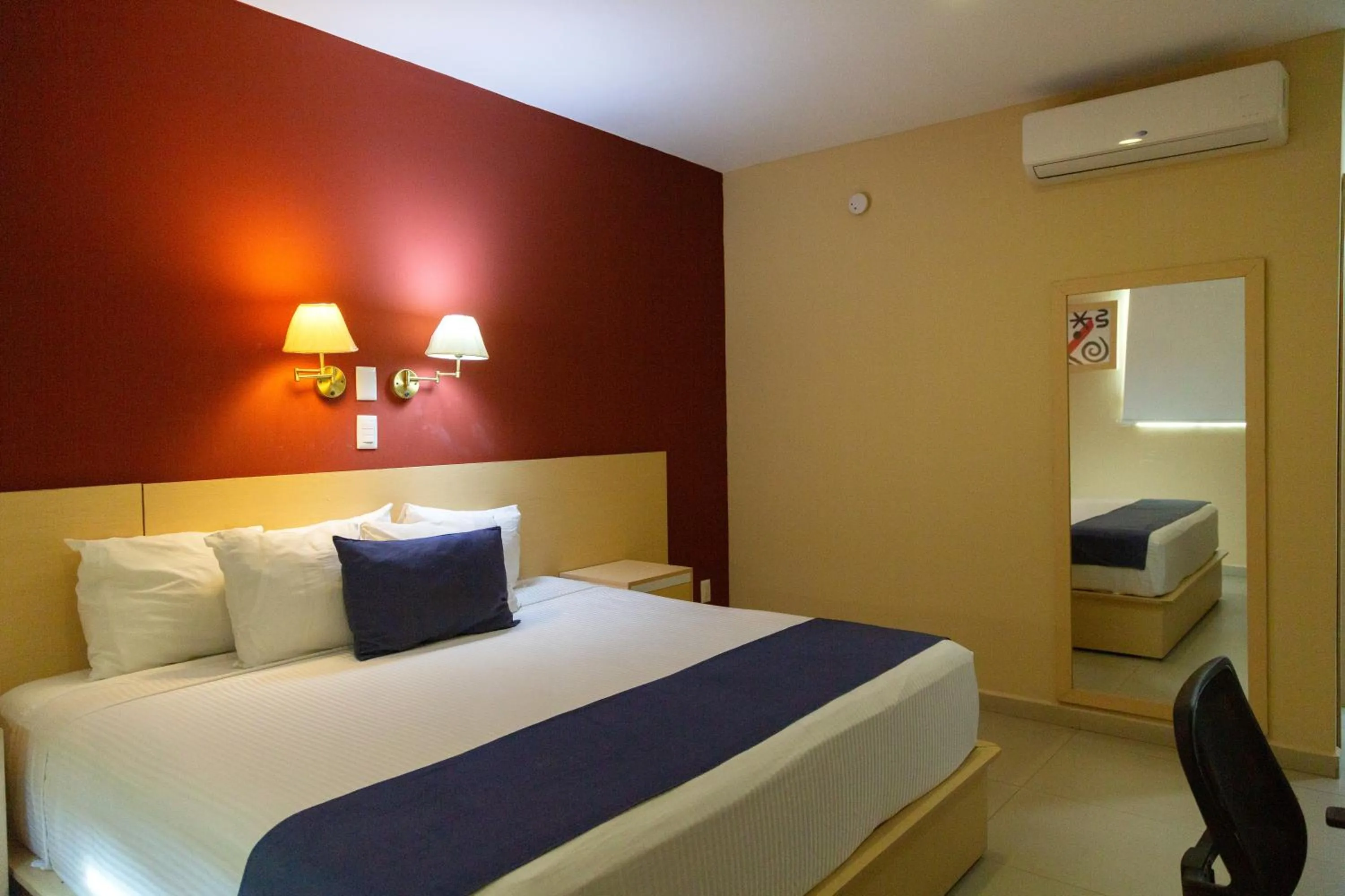 Photo of the whole room, Bed in Premier Inn Tuxtla
