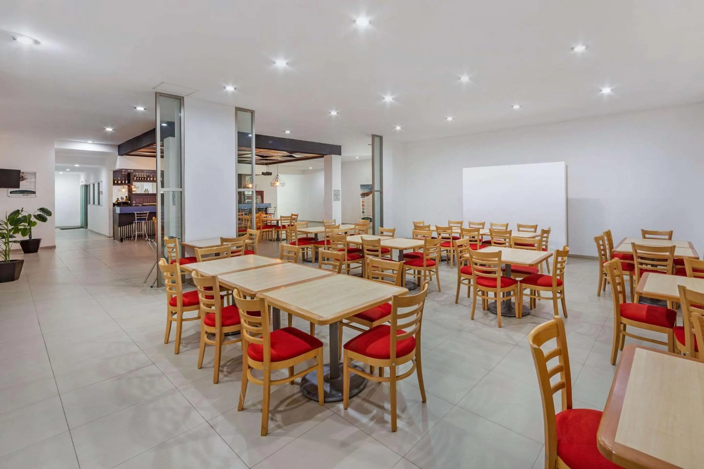 Restaurant/places to eat in Premier Inn Tuxtla
