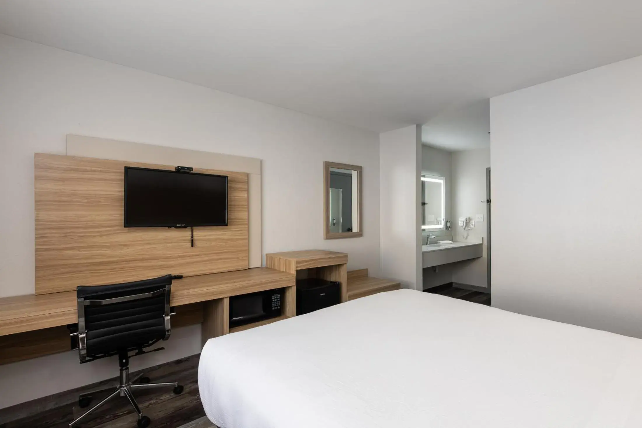 Bed in Country Hearth Inn-Toccoa Bed in Country Hearth Inn-Toccoa