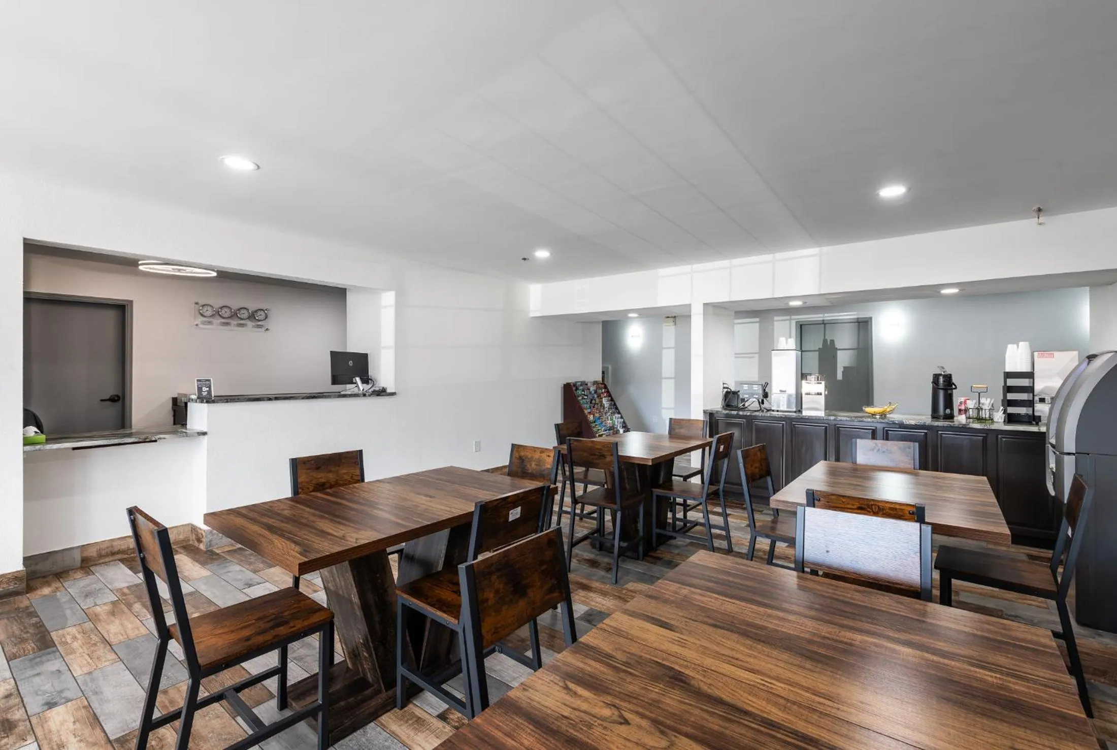 Dining area in Country Hearth Inn-Toccoa