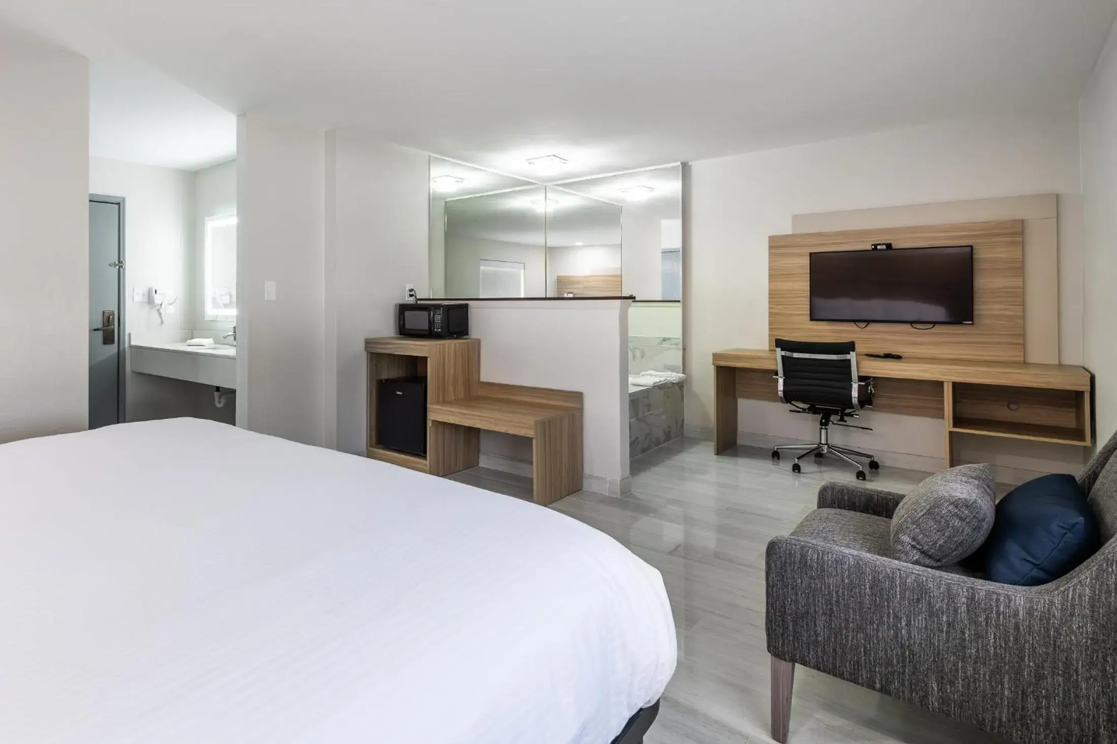 Bed in Country Hearth Inn-Toccoa Bed in Country Hearth Inn-Toccoa