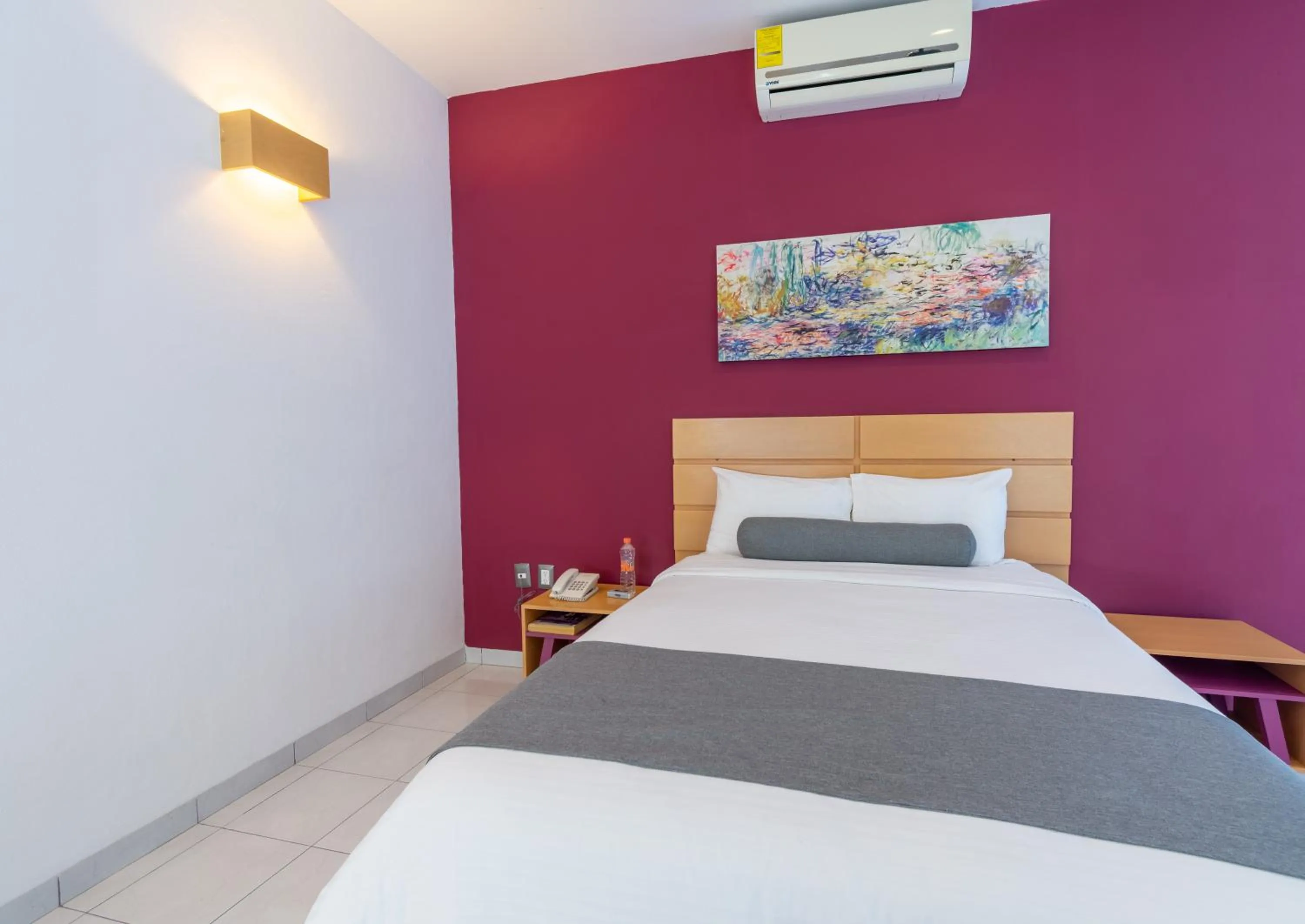 Photo of the whole room, Bed in Hotel México Inn Express