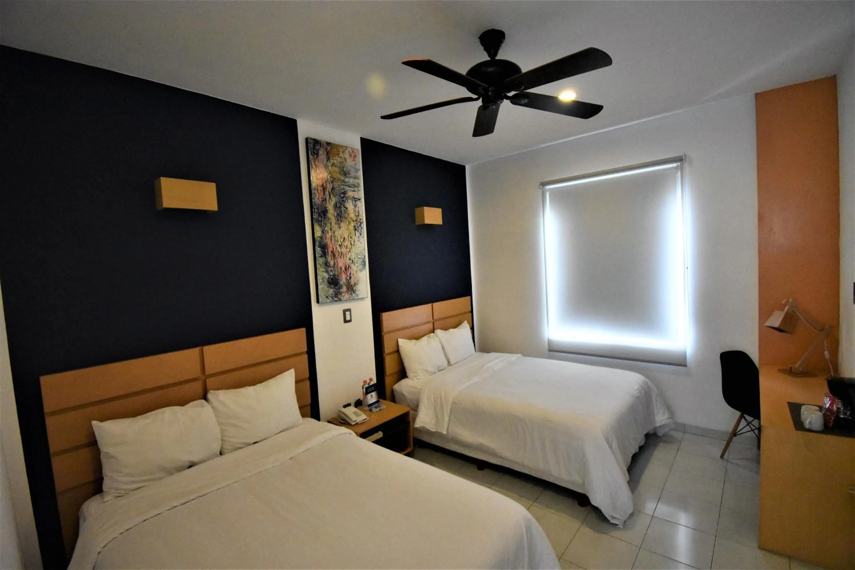 Photo of the whole room, Bed in Hotel México Inn Express