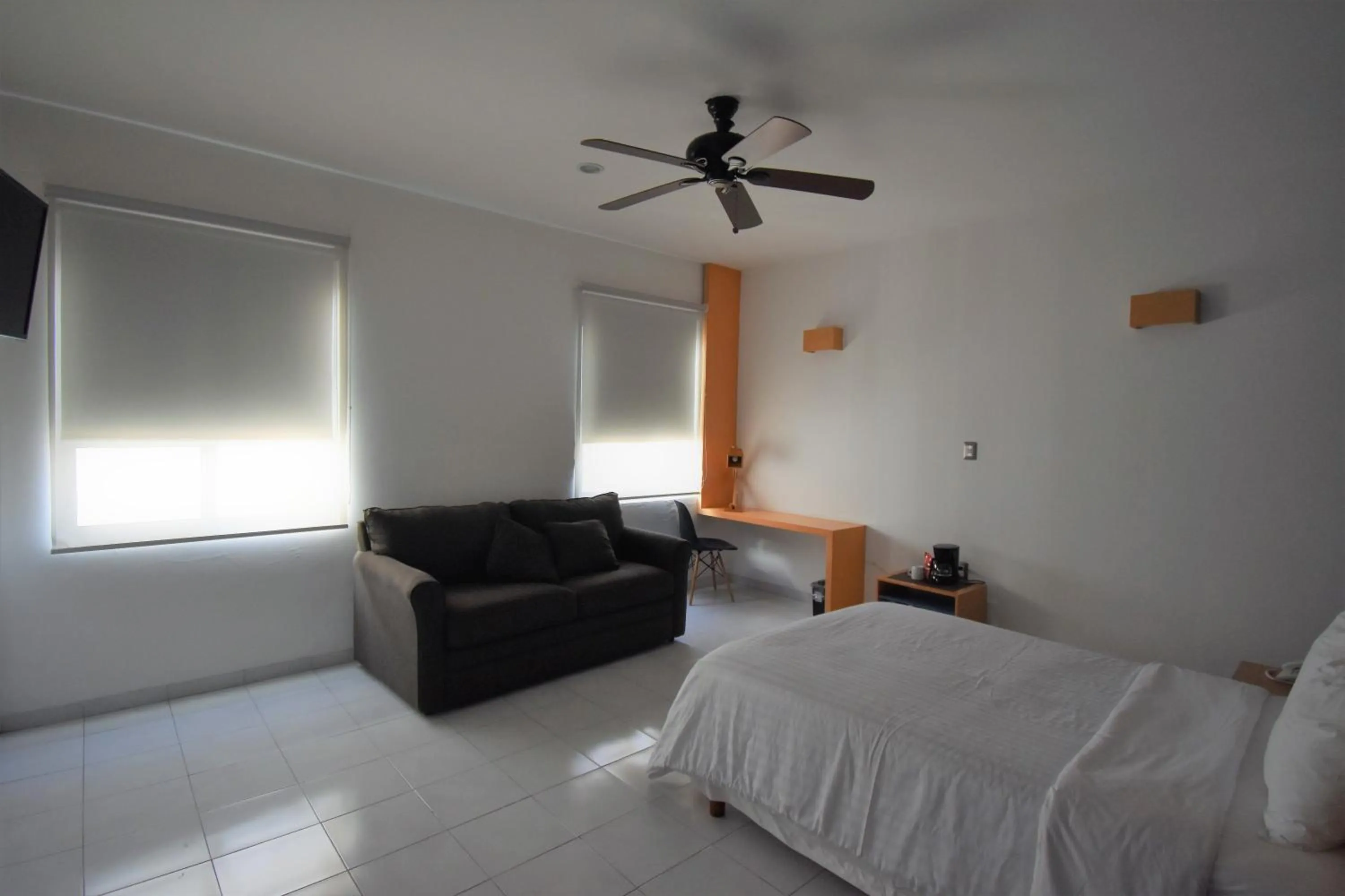 Photo of the whole room, Bed in Hotel México Inn Express