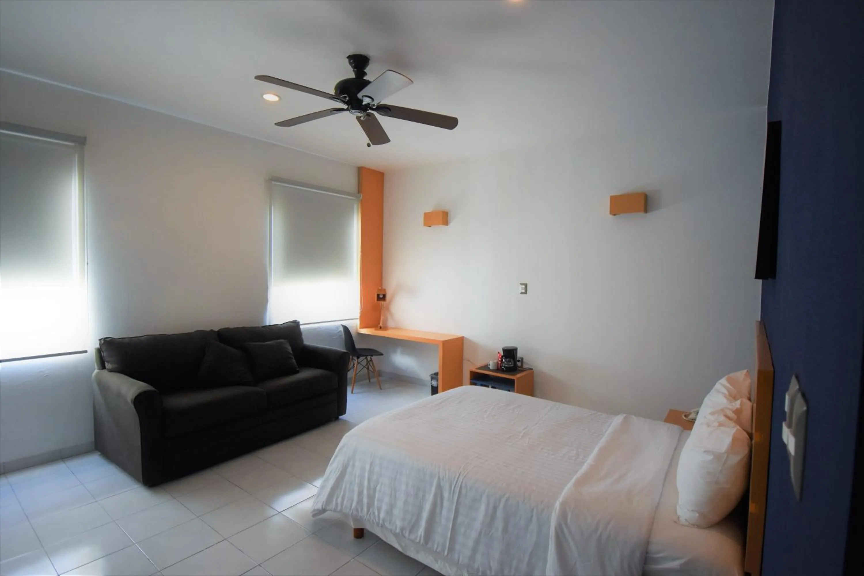 Photo of the whole room, Bed in Hotel México Inn Express