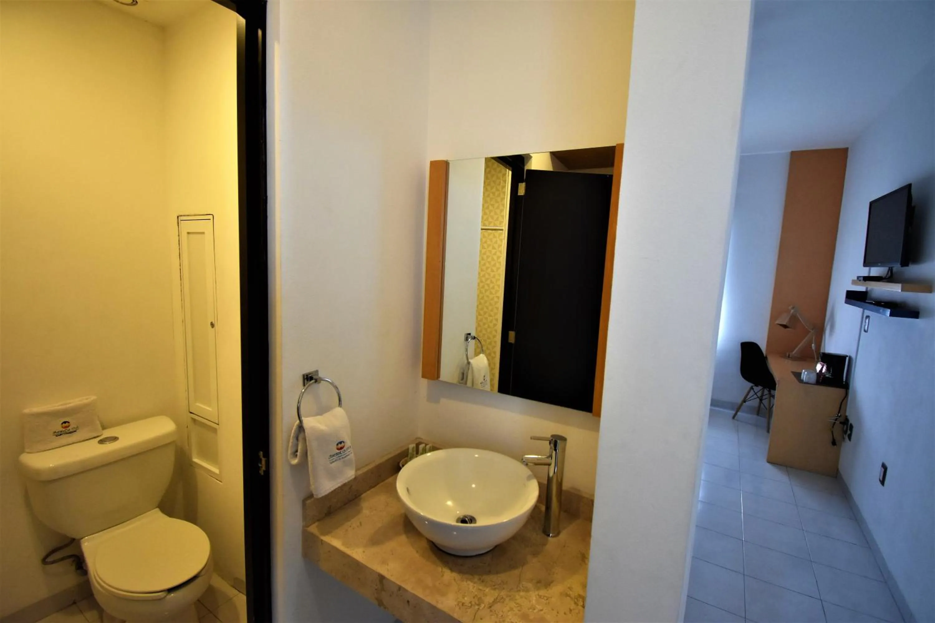 Photo of the whole room in Hotel México Inn Express