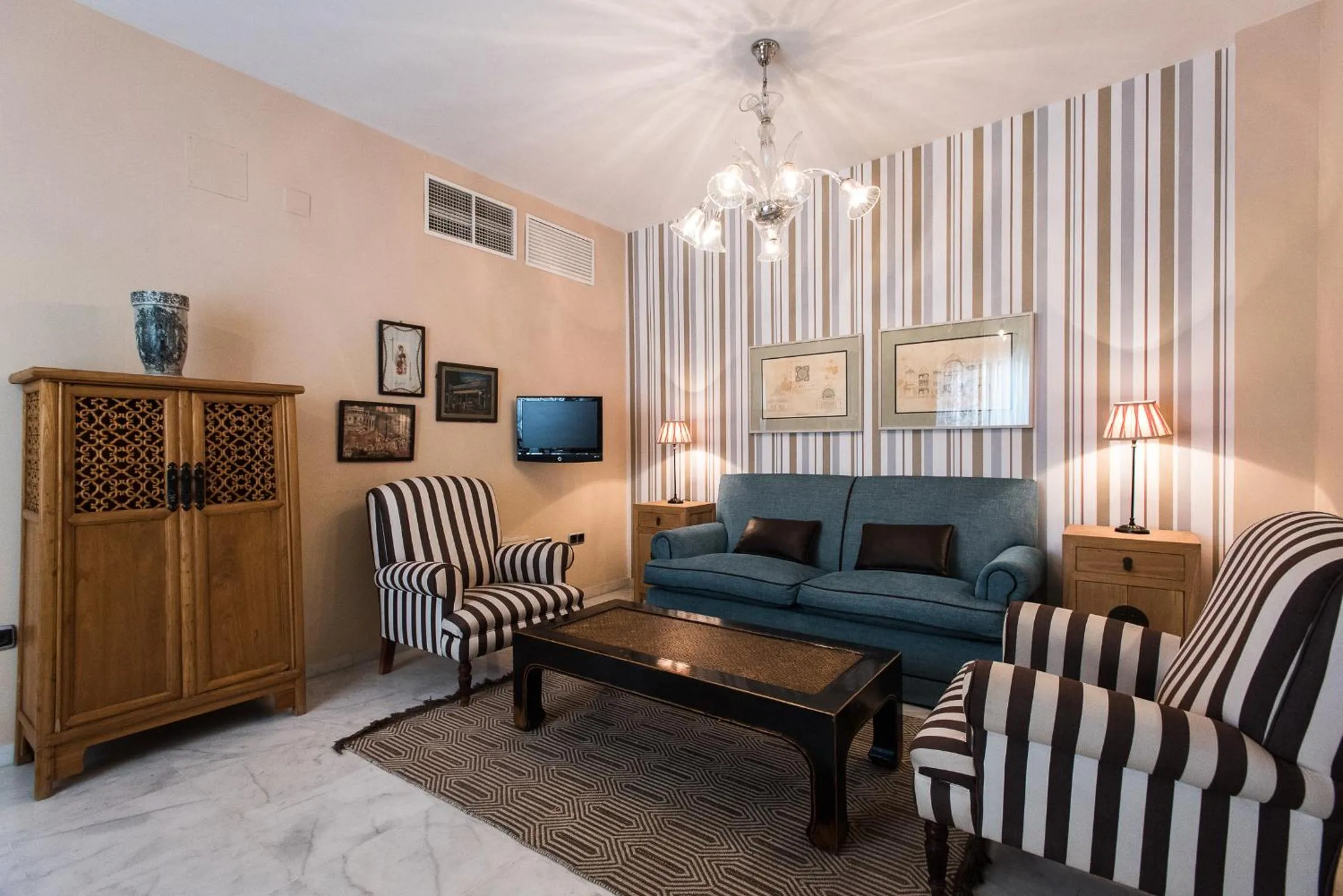 TV and multimedia in Singular Corral de San José