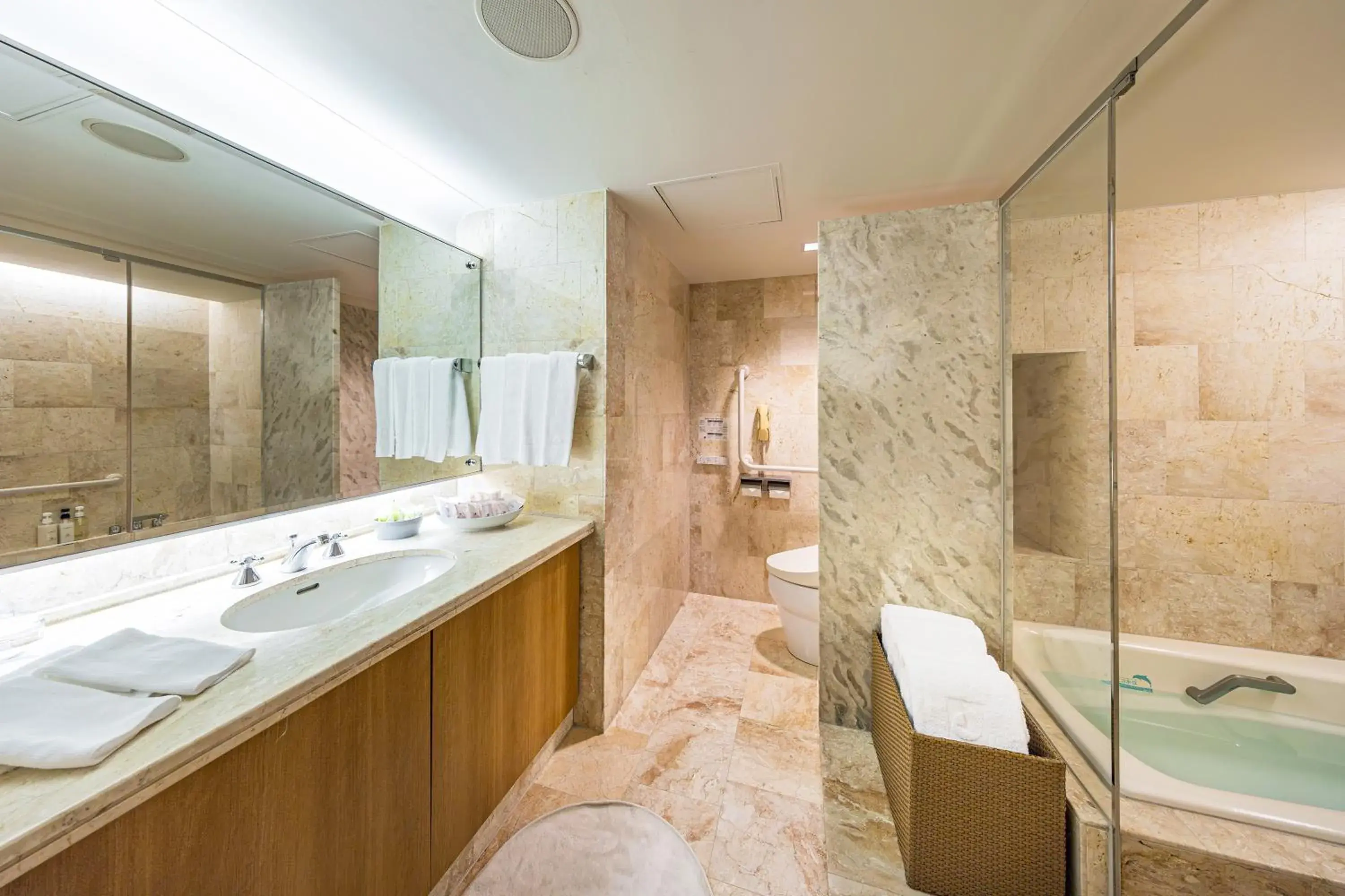 Bathroom in Hotel Okura Tokyo Bay Bathroom in Hotel Okura Tokyo Bay