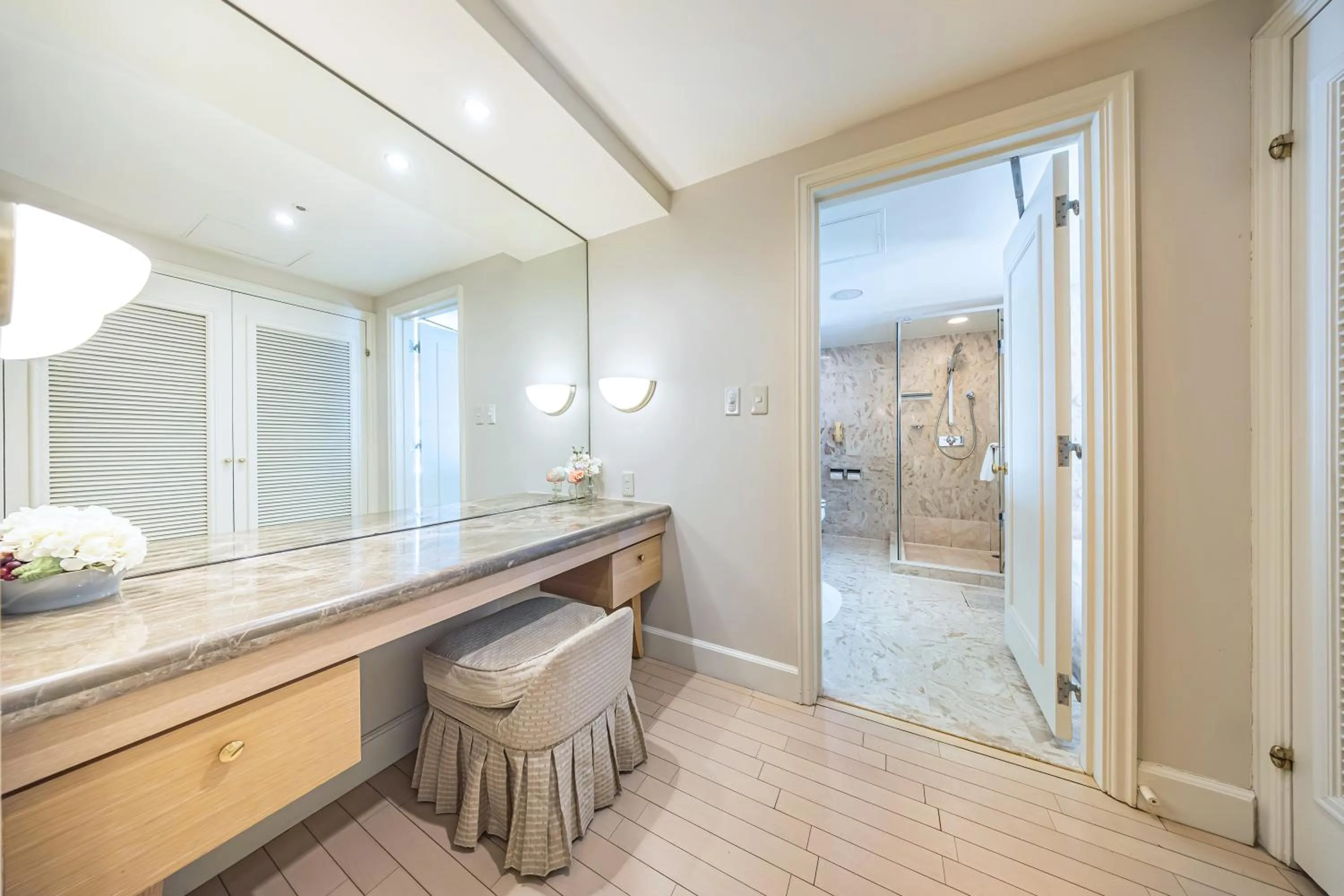 Photo of the whole room in Hotel Okura Tokyo Bay