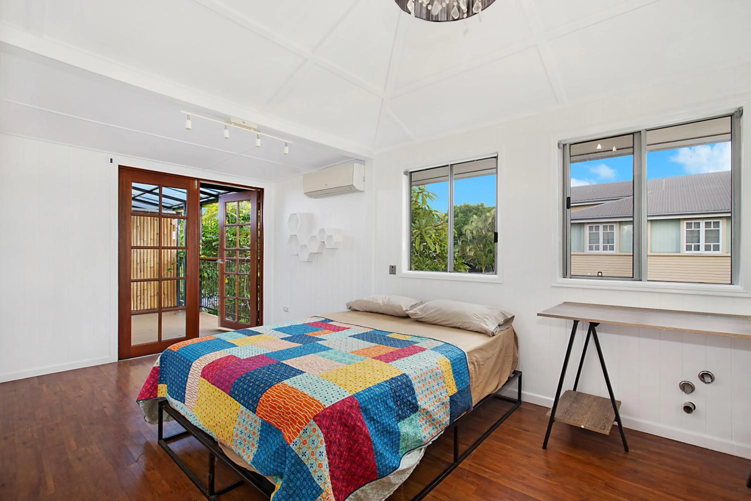 Bed in Gladstone Backpackers