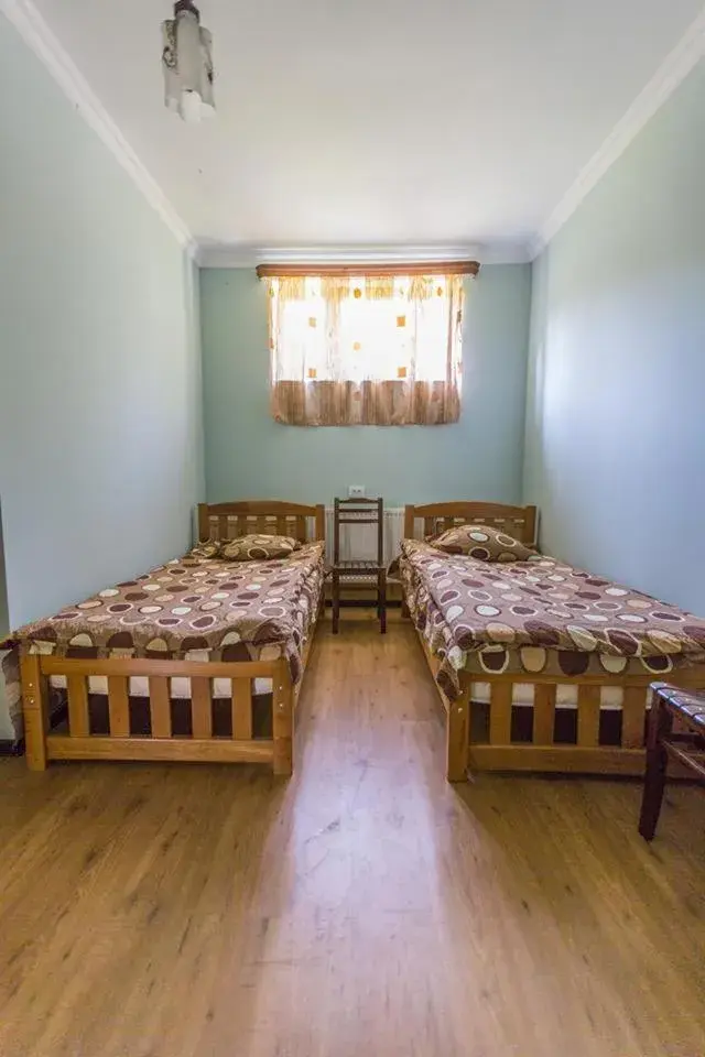 Budget Twin Room in Hotel Nini Budget Twin Room in Hotel Nini