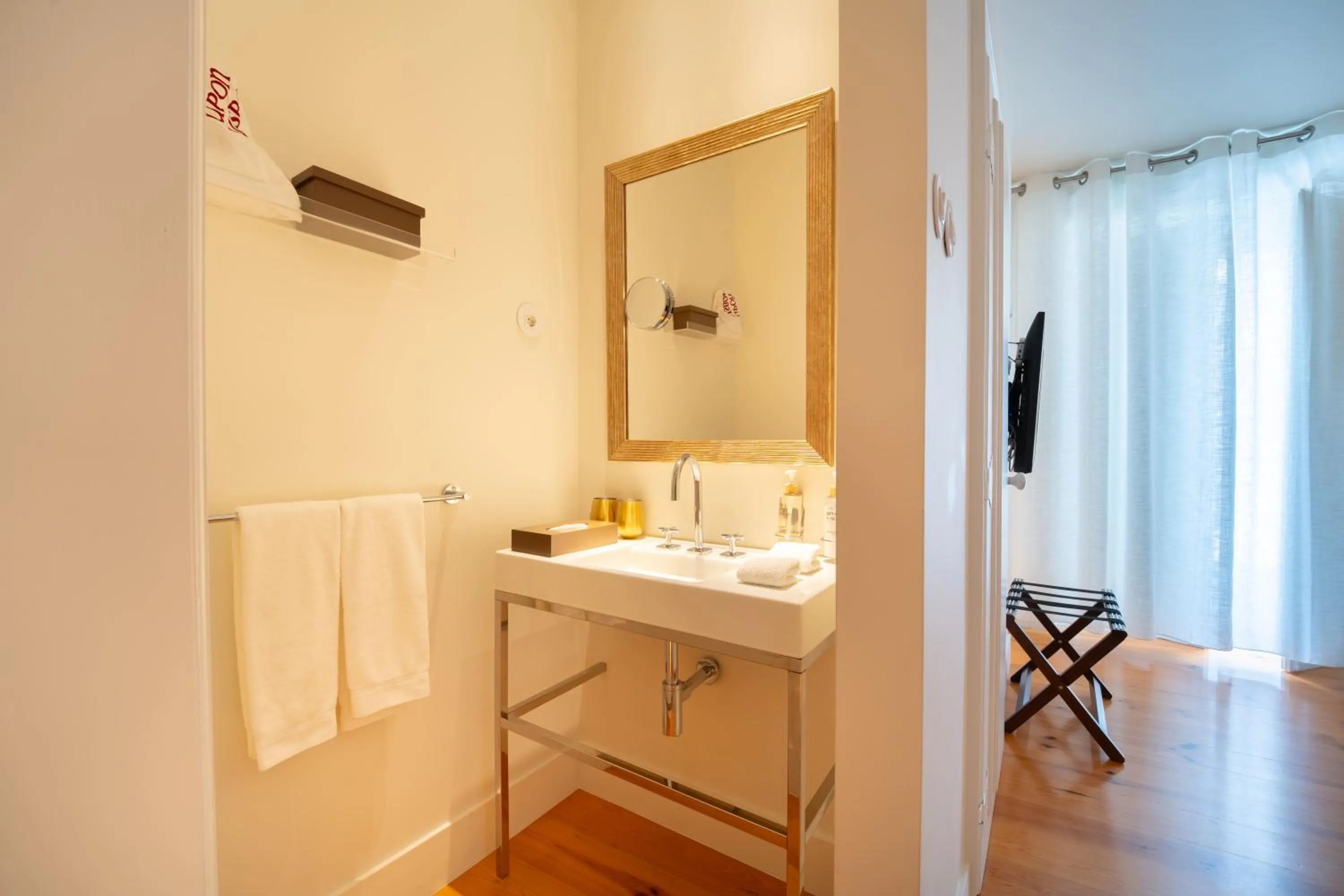 Bathroom, Bed in Once Upon Lisboa