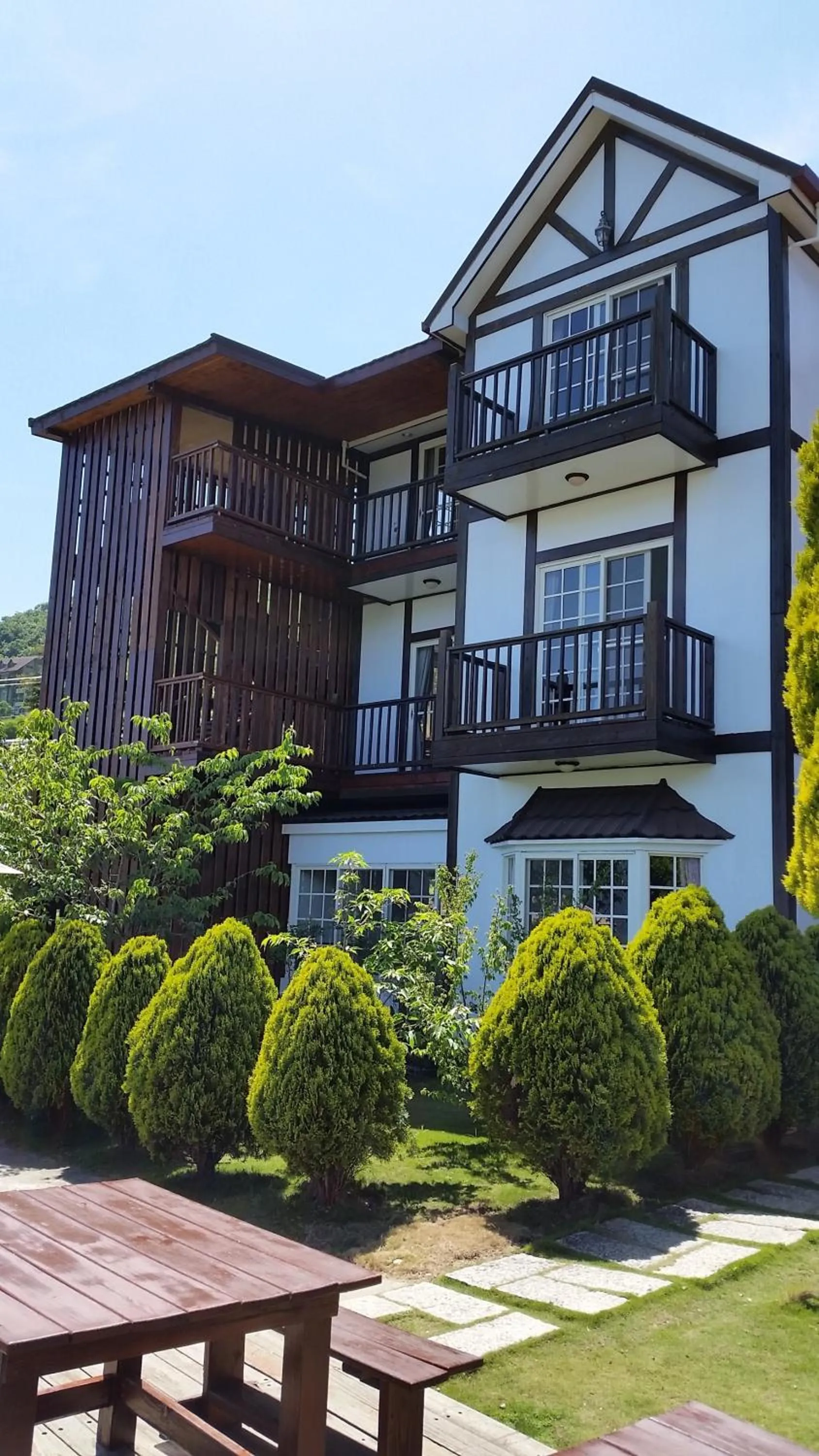 Property building in Qingjing Xiaozhu