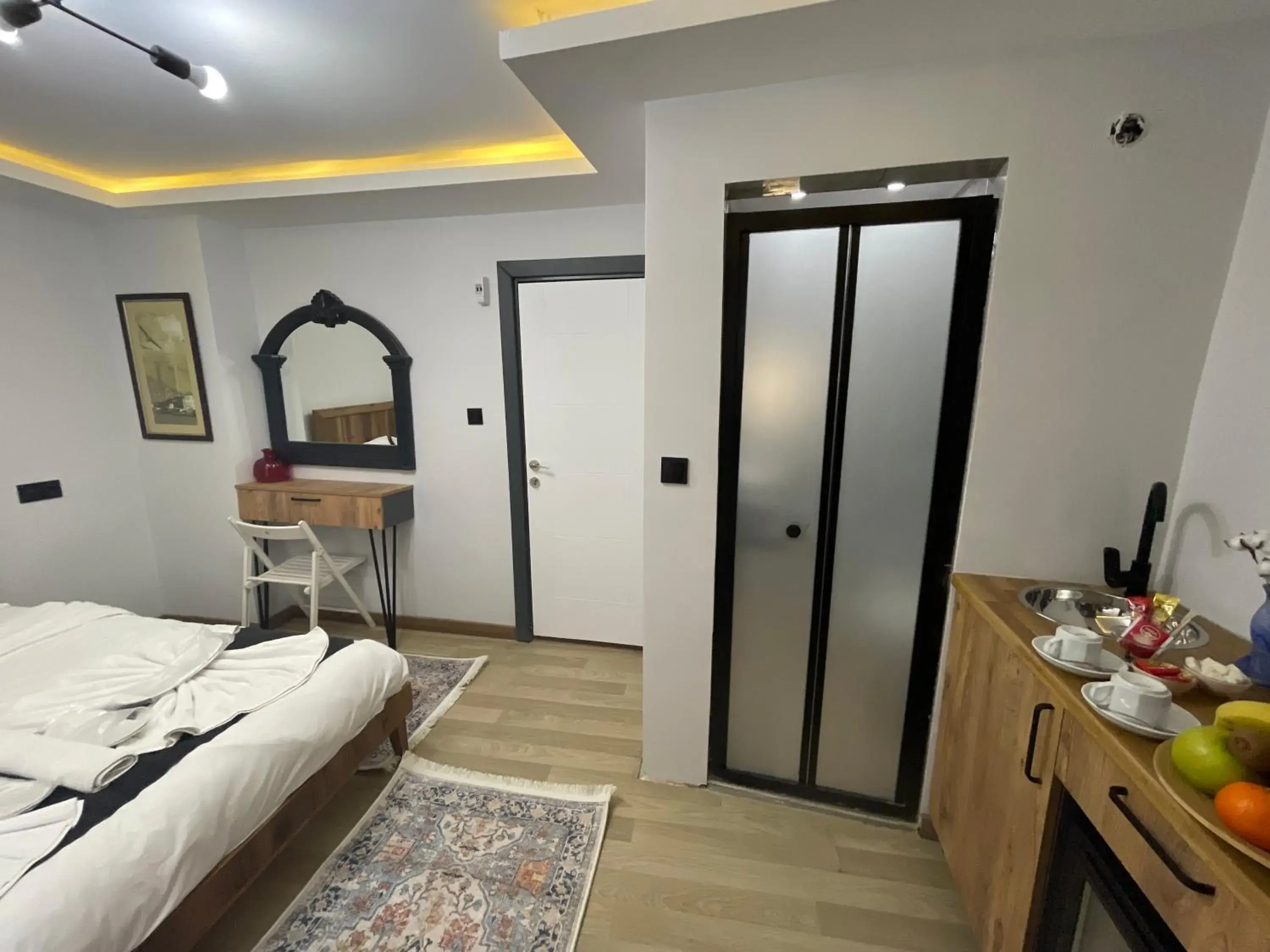 Bed in Deluxe Valeria Bed in Deluxe Valeria