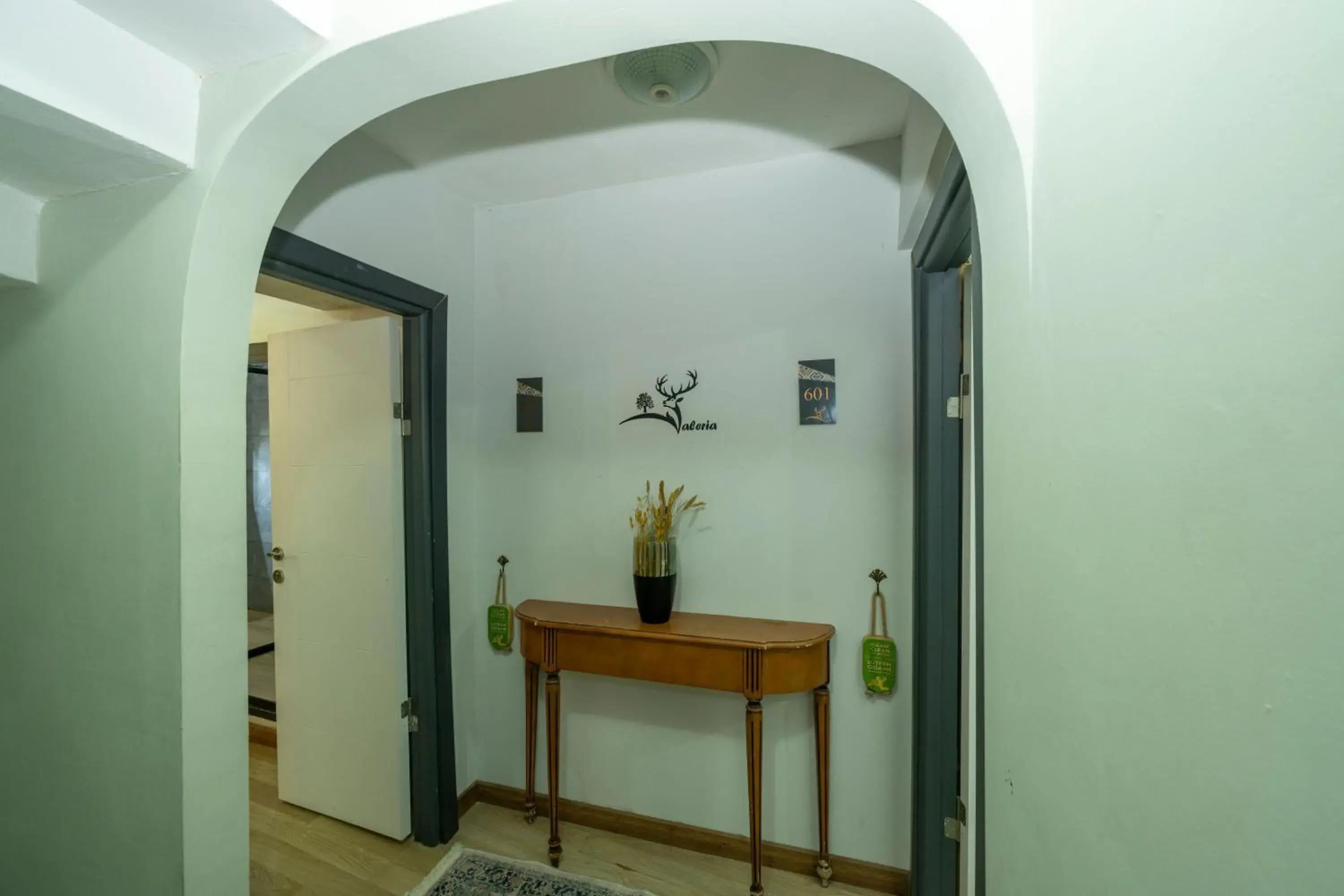 Deluxe Valeria Deluxe Valeria