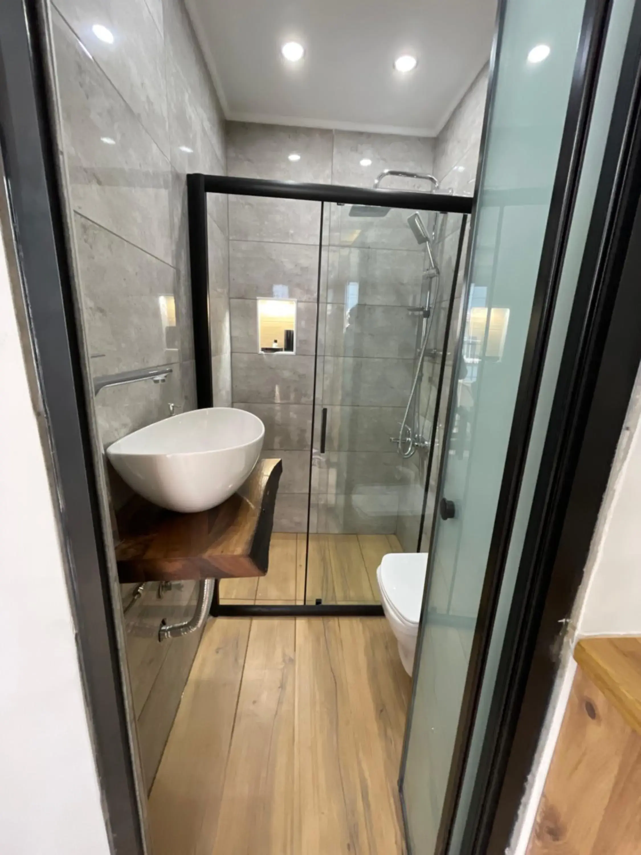 Deluxe Valeria Deluxe Valeria