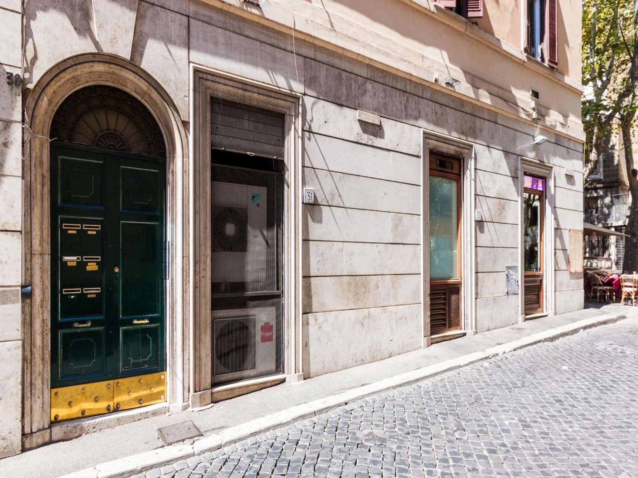 Facade/entrance in La Piccola Maison
