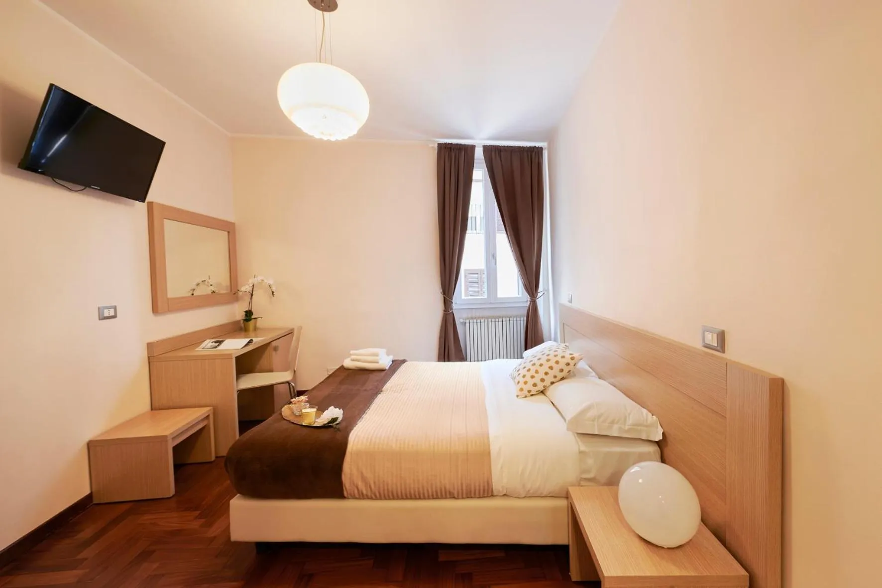 Photo of the whole room, Bed in La Piccola Maison