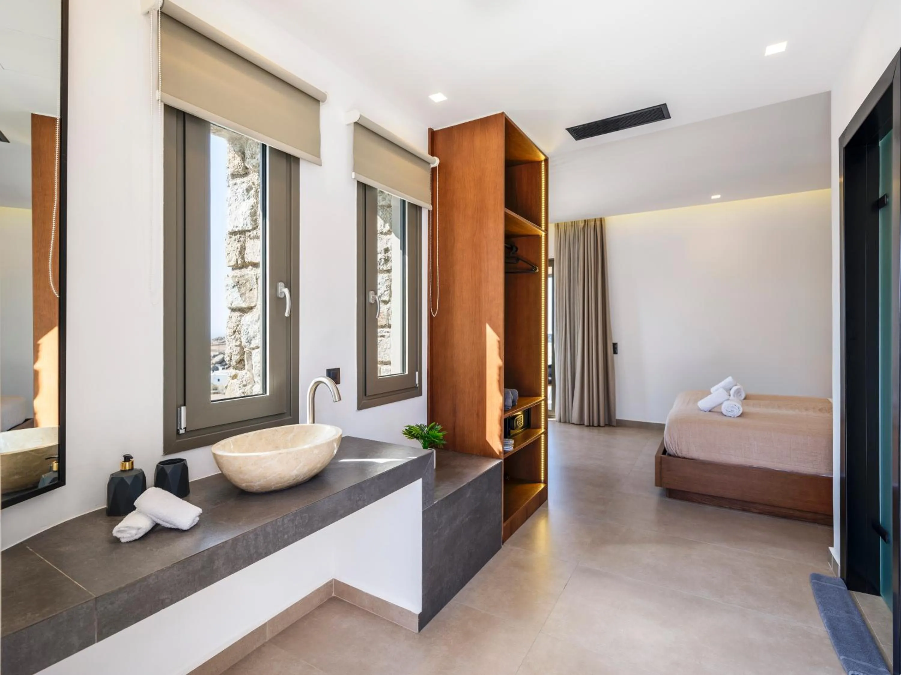 Photo of the whole room, Bed in Evi Suites & Villas