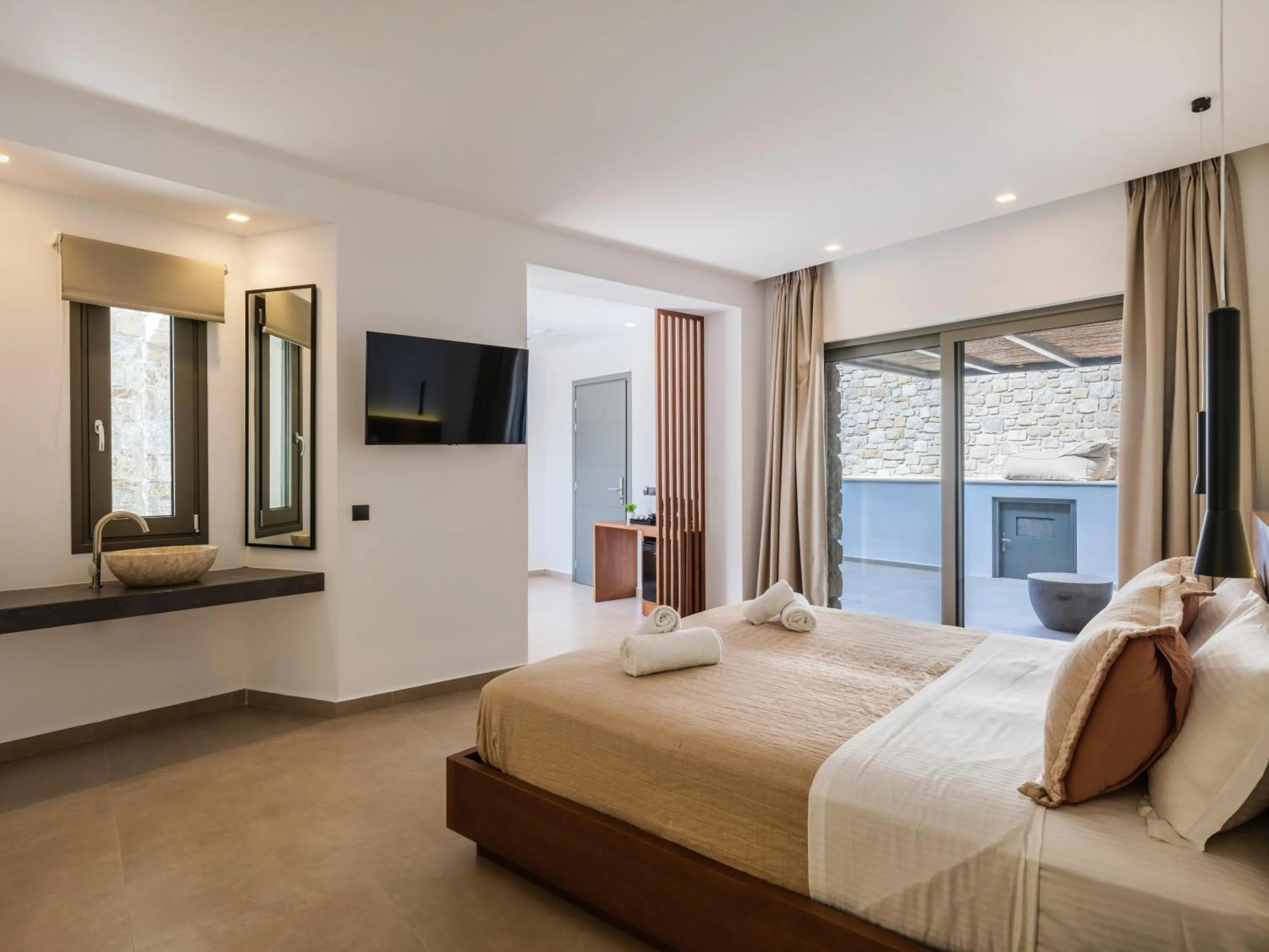 Bed in Evi Suites & Villas