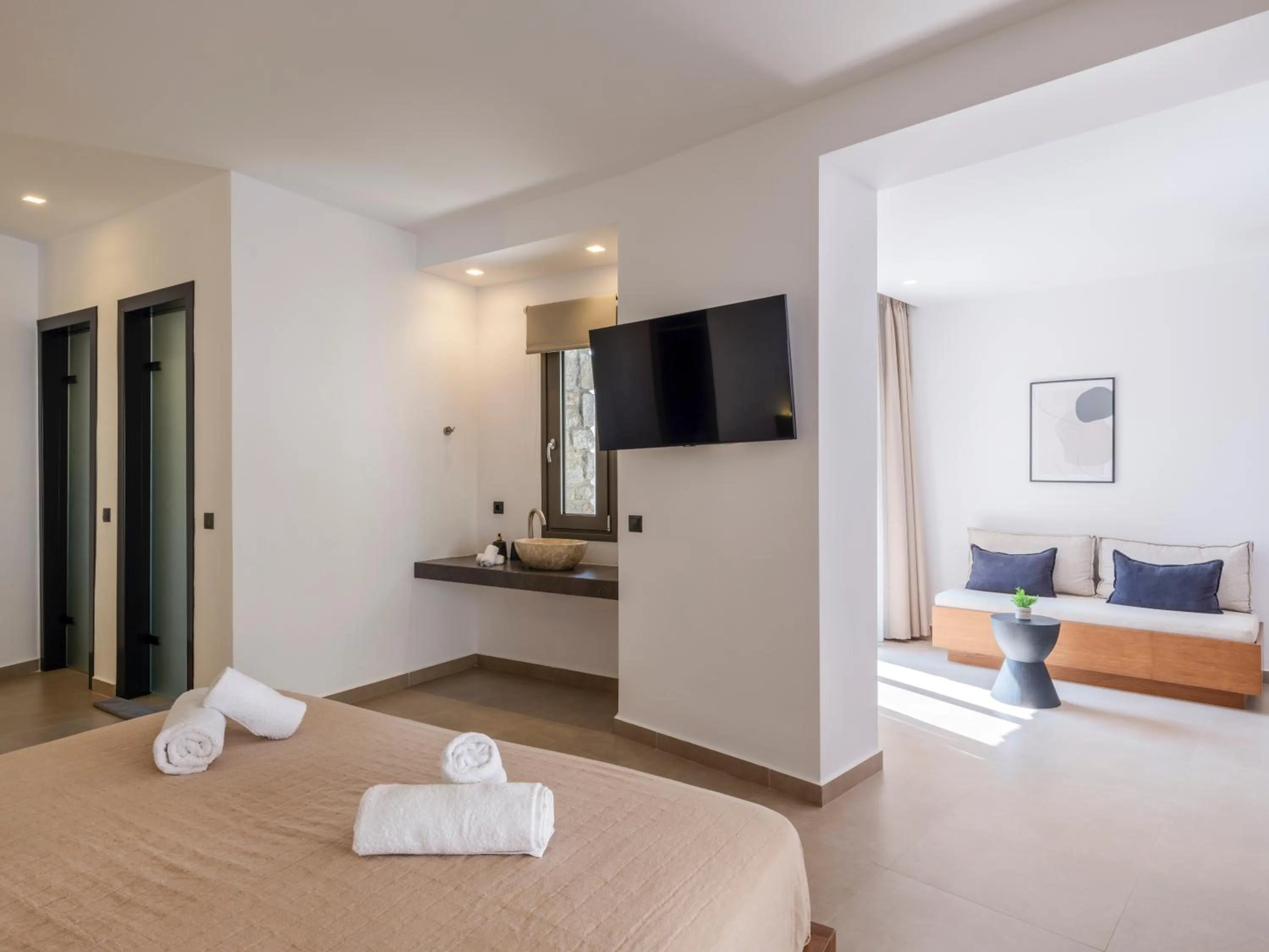 Bed in Evi Suites & Villas