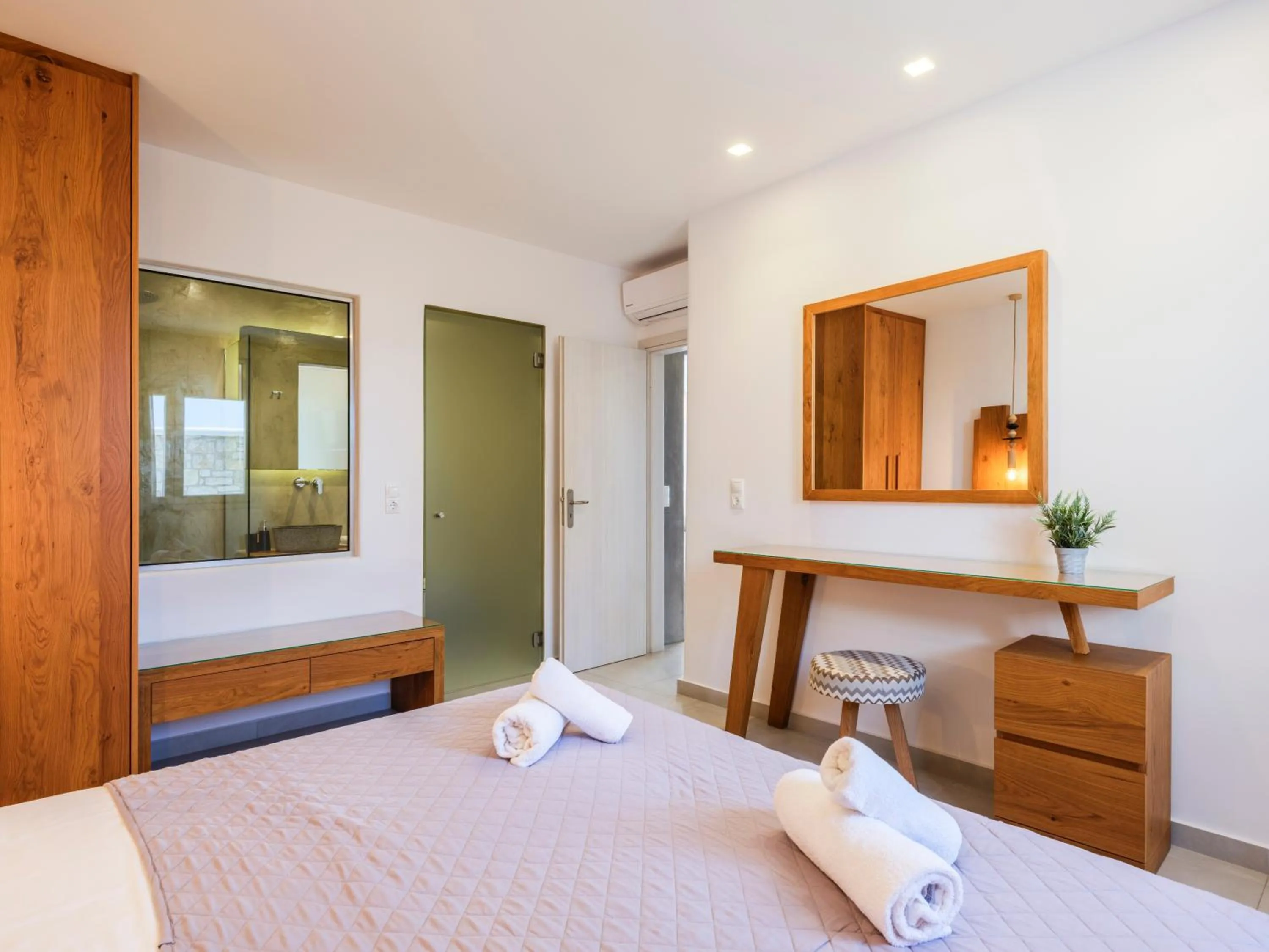 Bed in Evi Suites & Villas