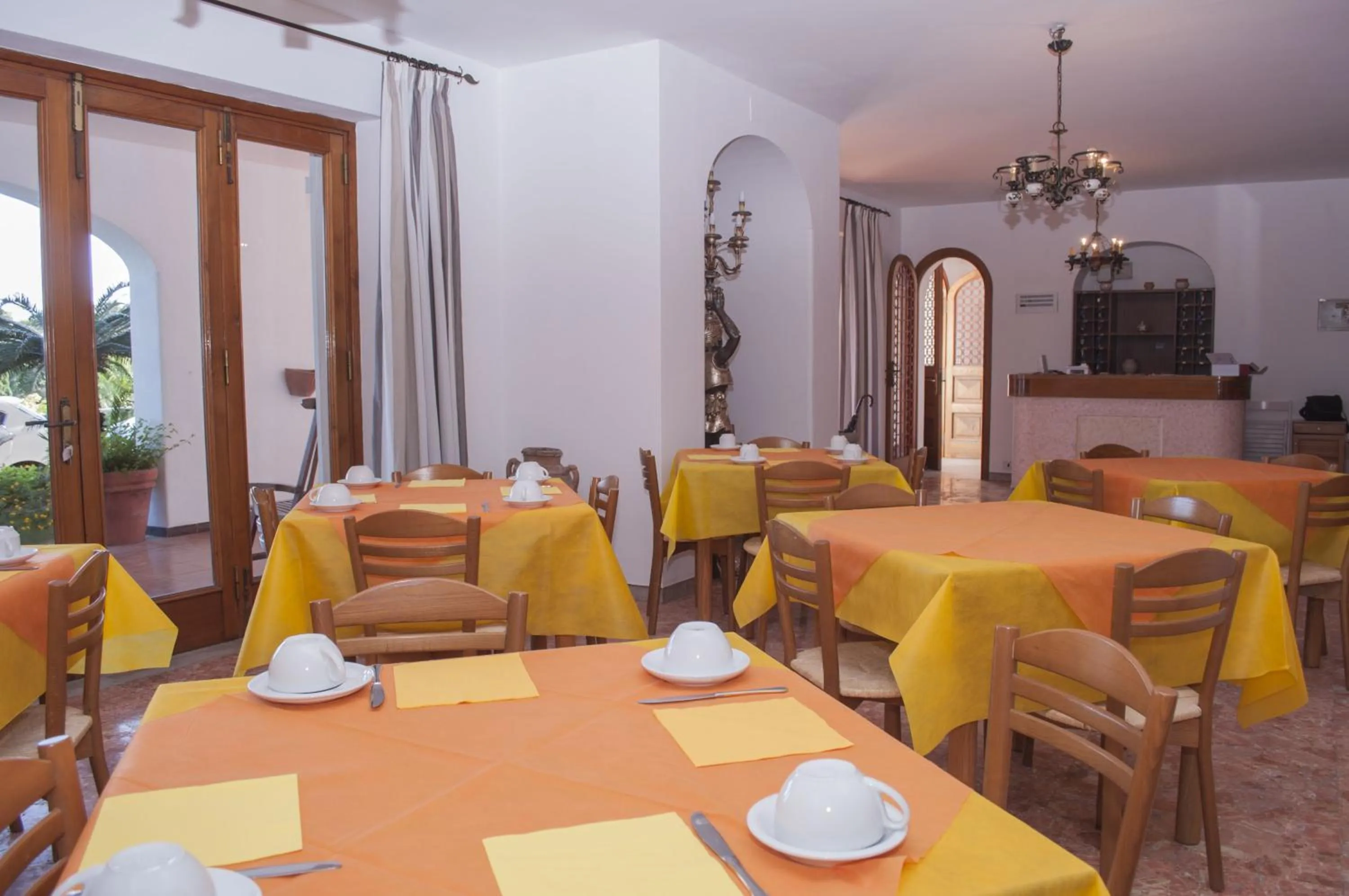 Restaurant/places to eat in Hotel Polito