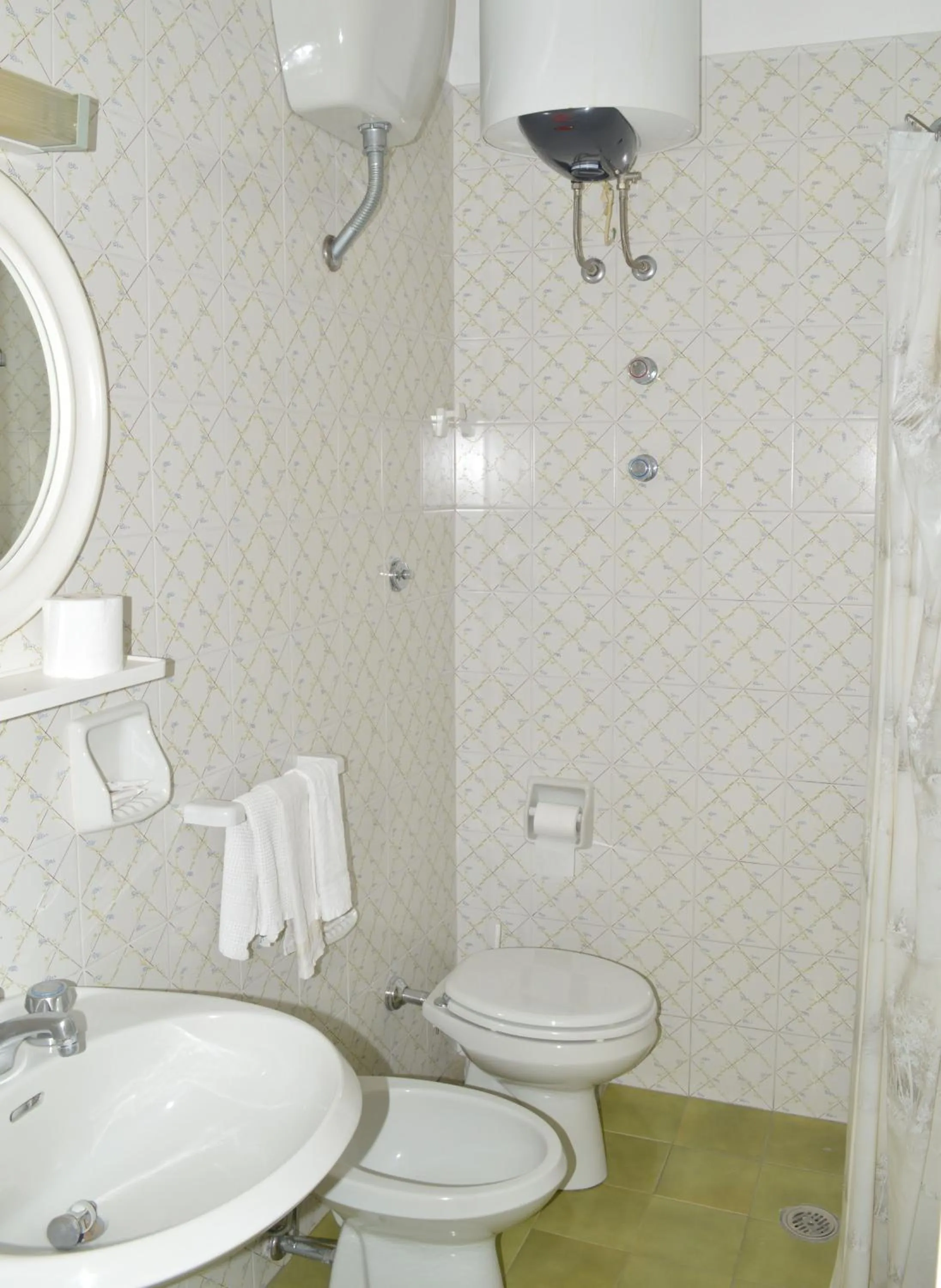 Shower in Hotel Polito