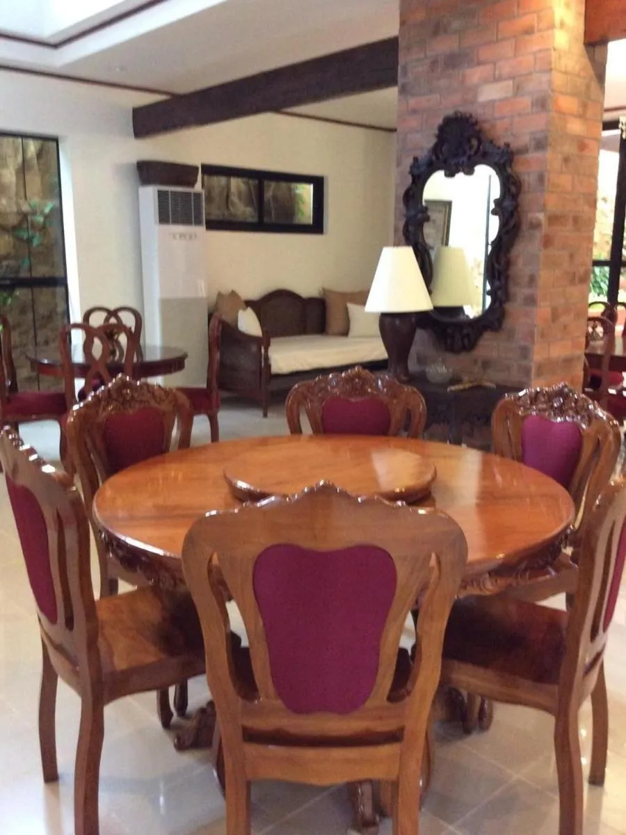 Restaurant/places to eat in Casa Roces