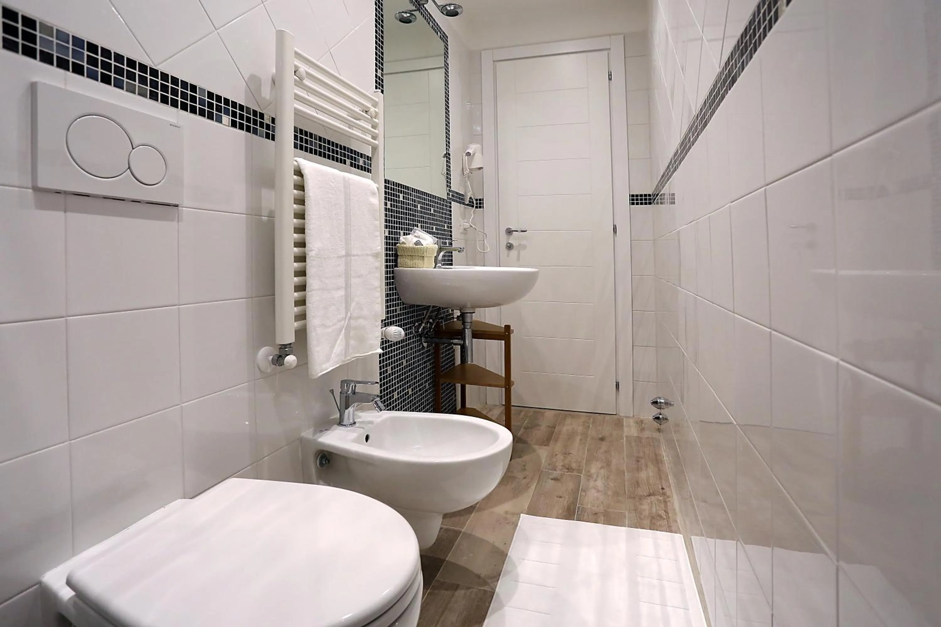 Bathroom in BandBFirenze 8 Cittadella 8