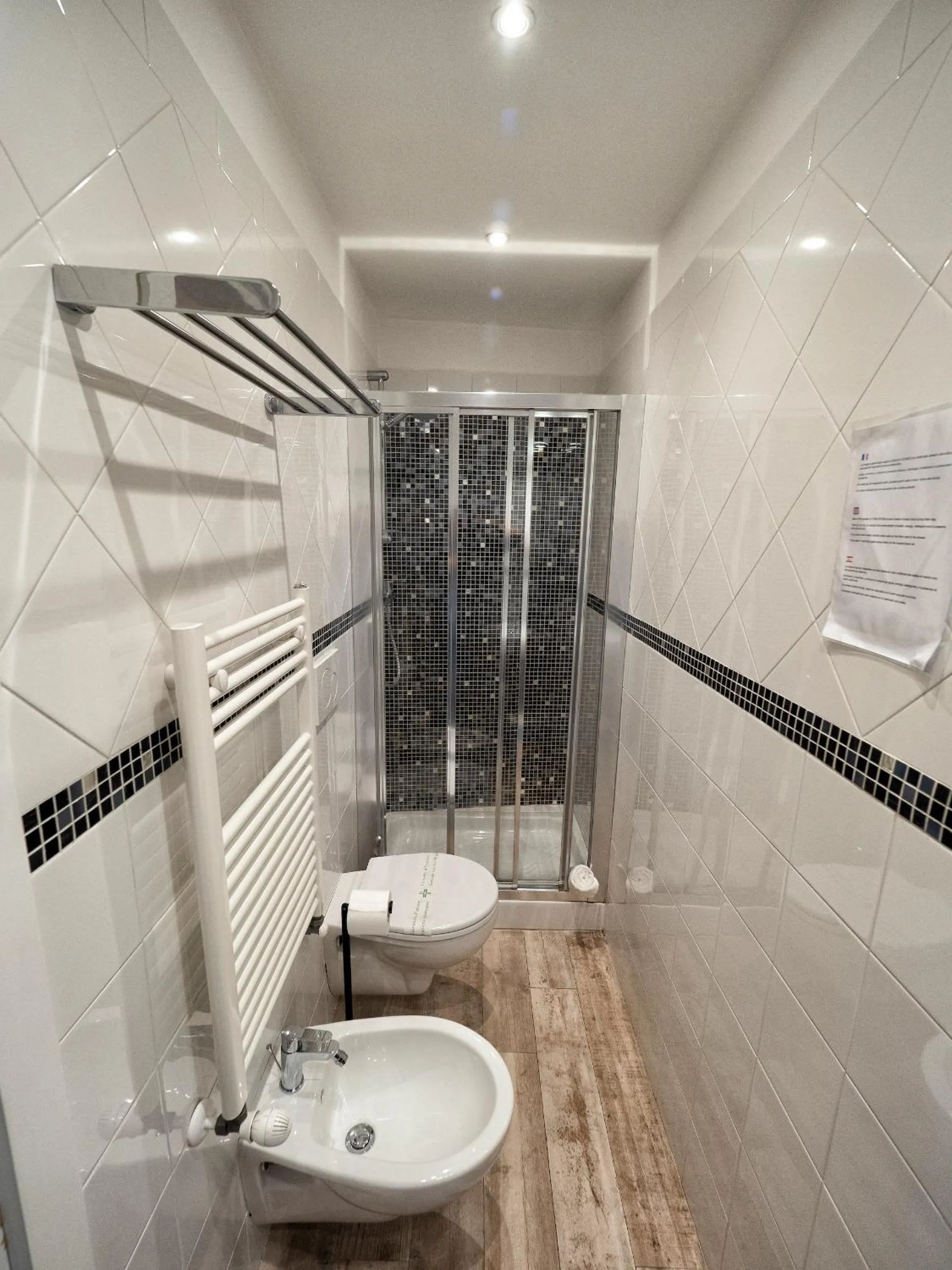 Bathroom in BandBFirenze 8 Cittadella 8