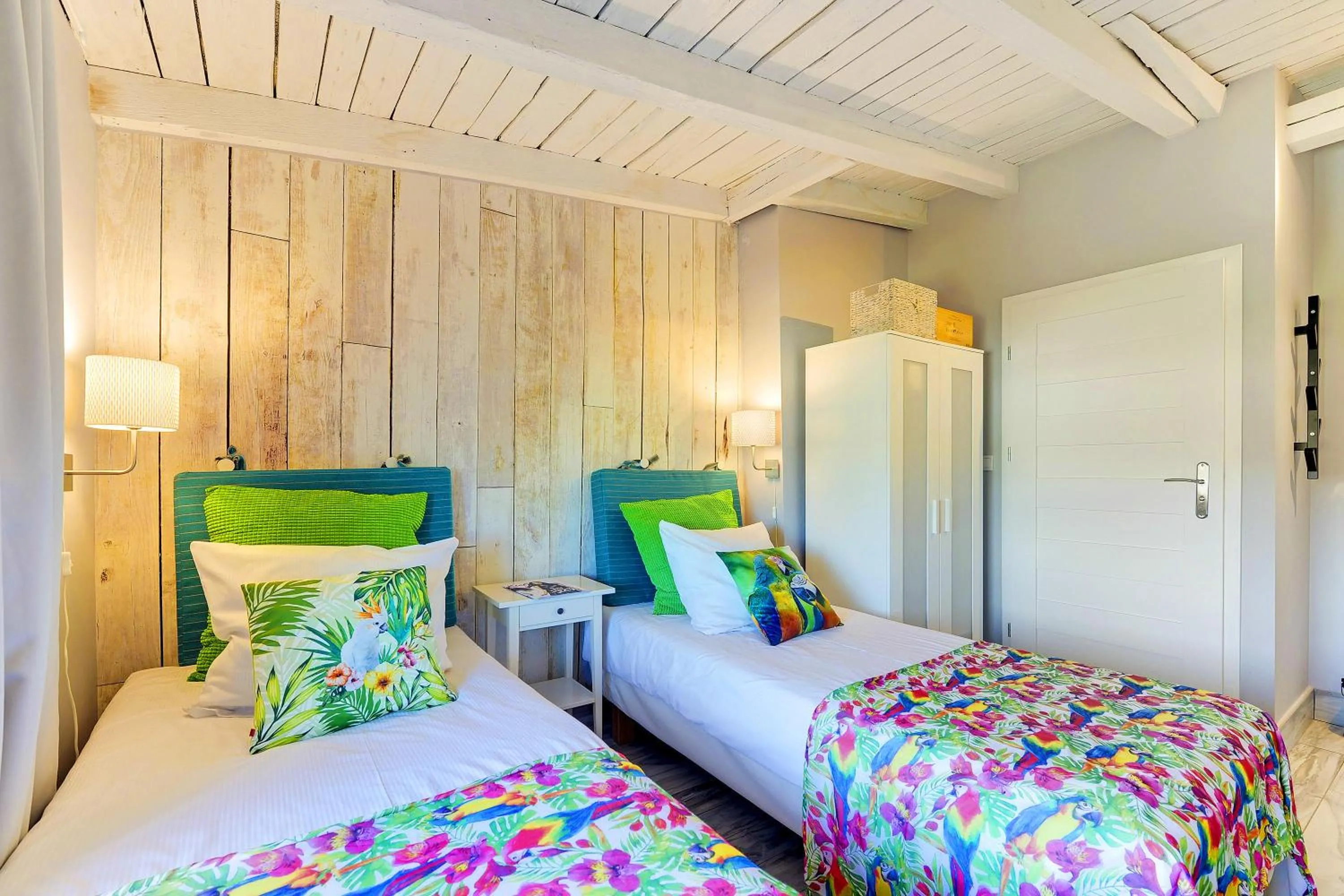 Bed in Kamienica Gdynia hotelowe komfortowe łóżka, plaża Orłowo molo