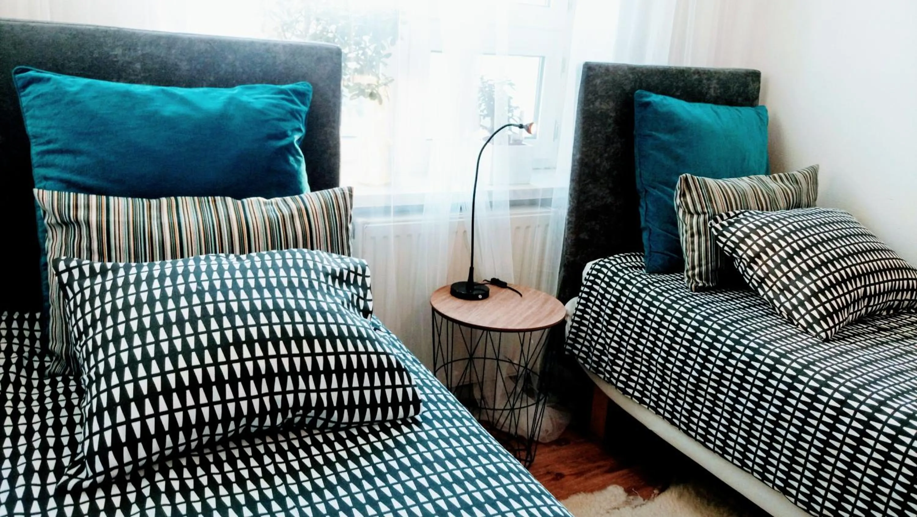 Bed in Kamienica Gdynia hotelowe komfortowe łóżka, plaża Orłowo molo