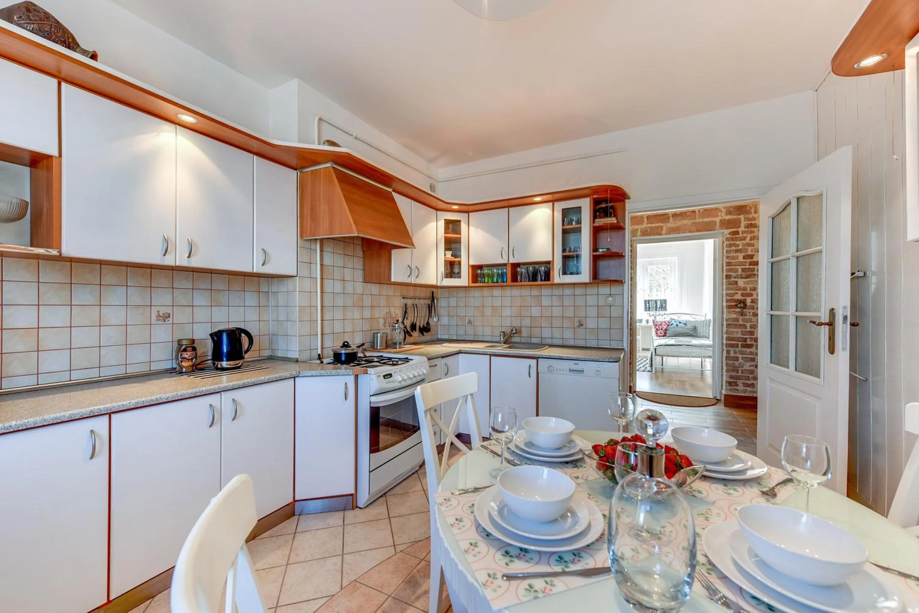 Communal kitchen in Kamienica Gdynia hotelowe komfortowe łóżka, plaża Orłowo molo