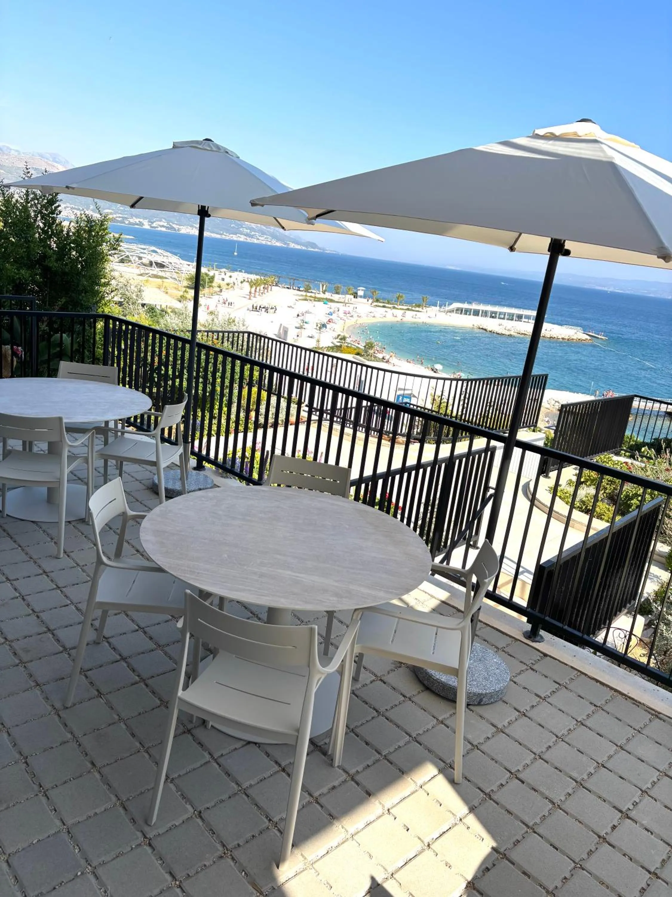 STELLA'S BEACHFRONT Aparthotel