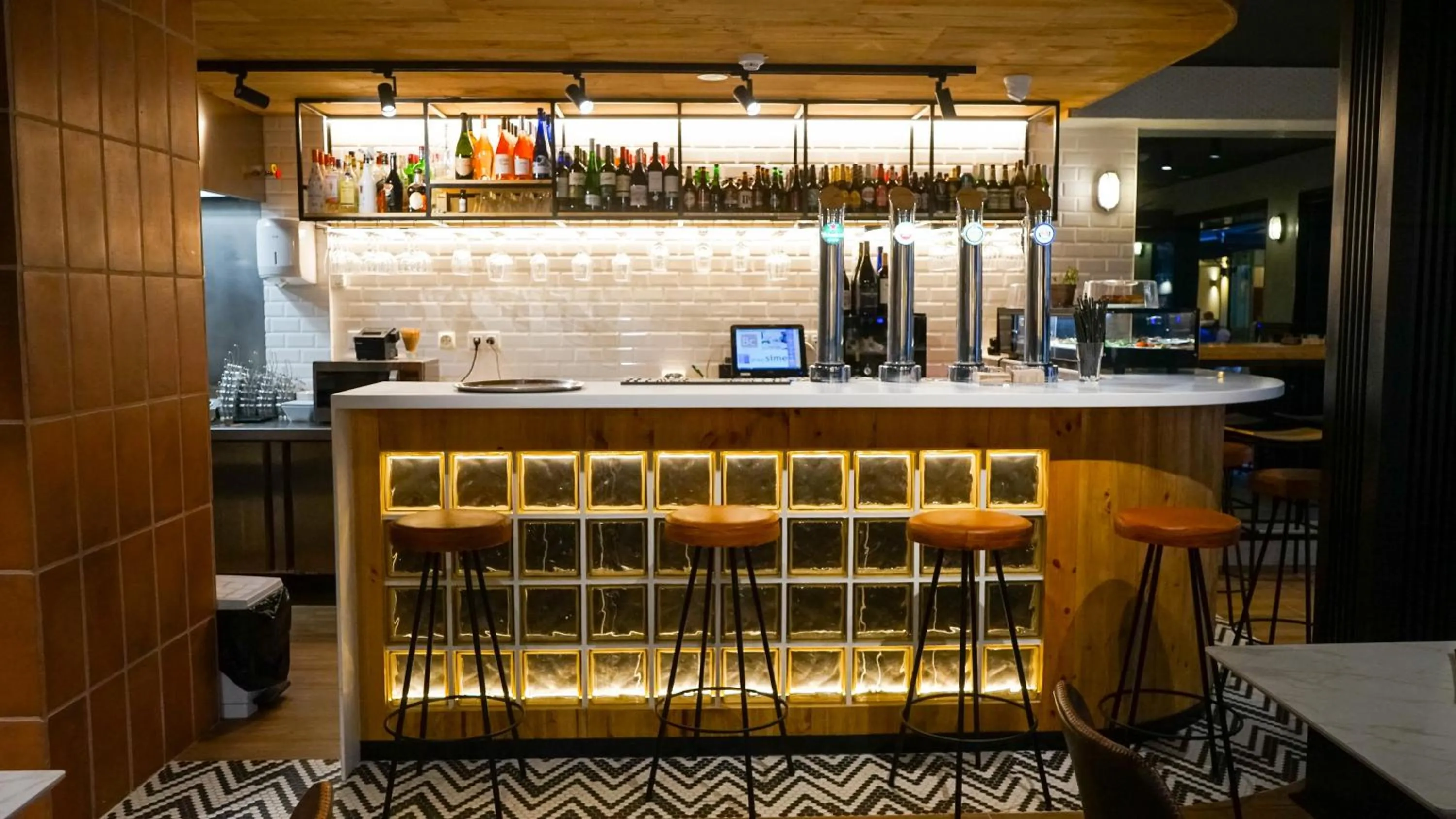 Property building in Hotel Alameda