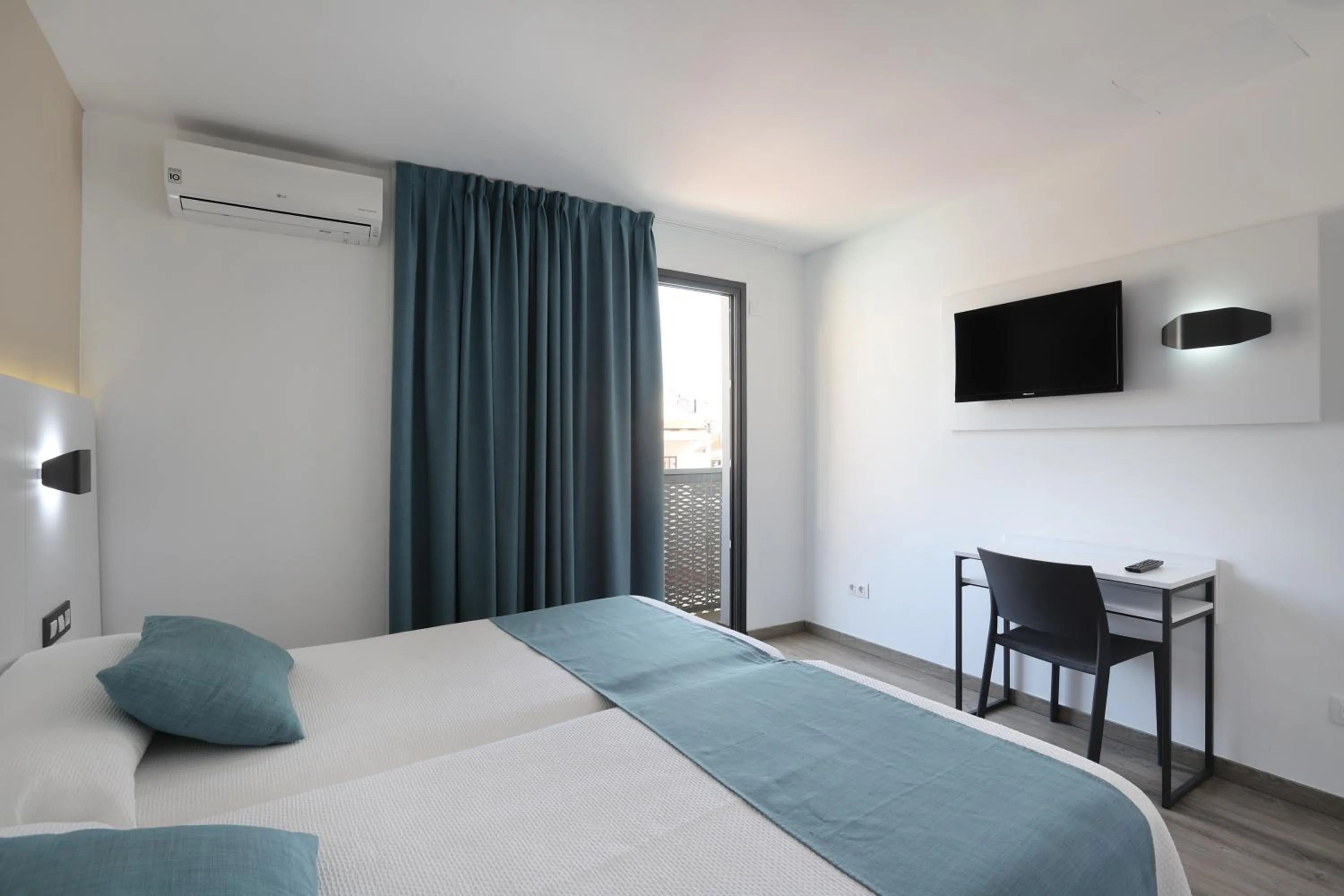 Bed in Hotel Alameda