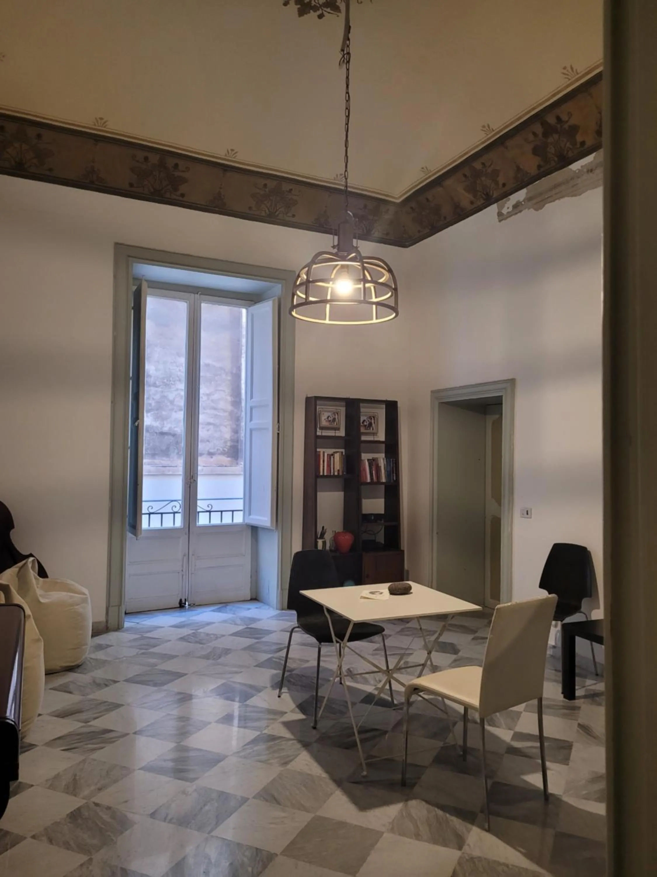 Living room in MojoCoHouse