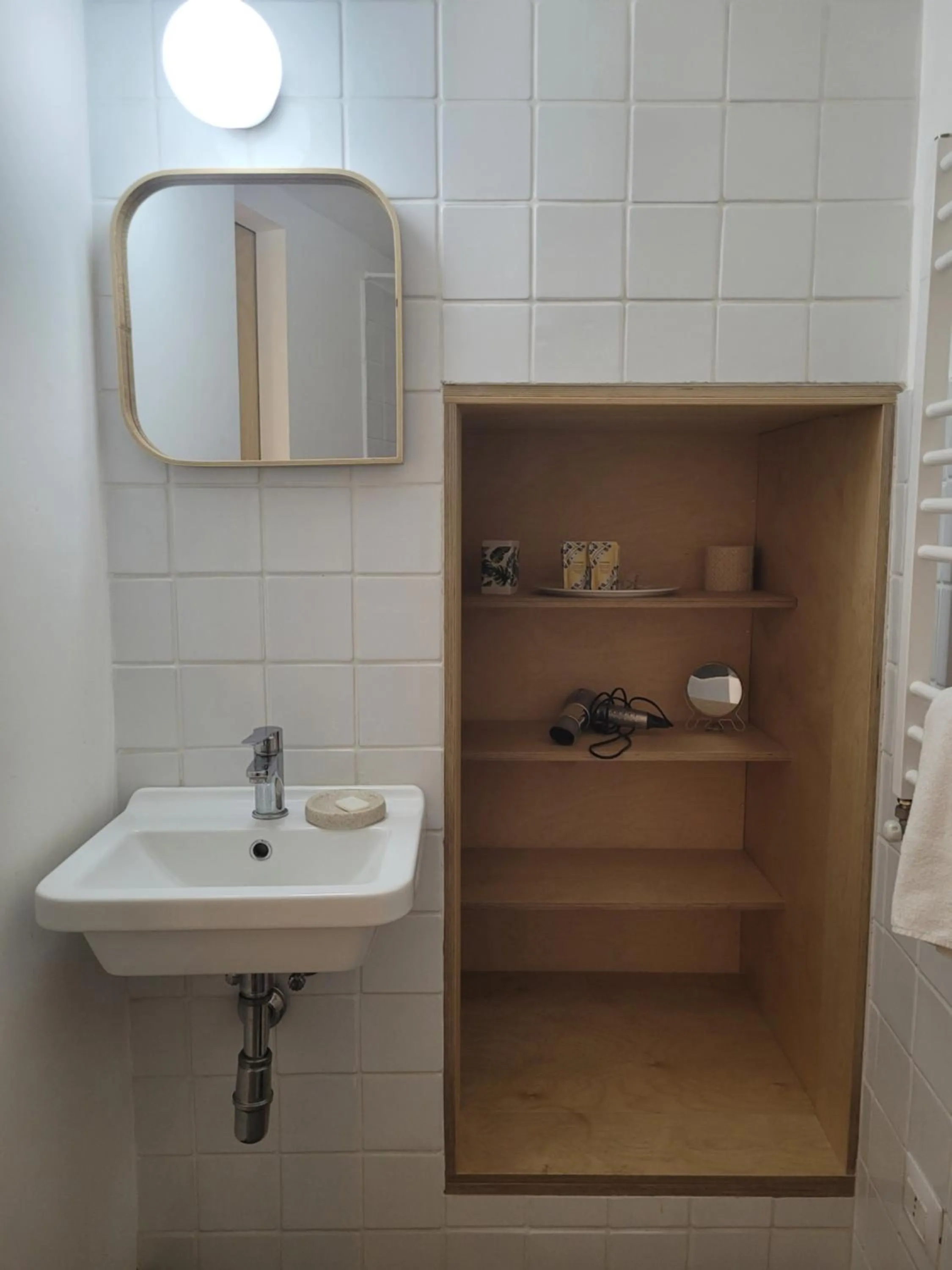 Bathroom in MojoCoHouse