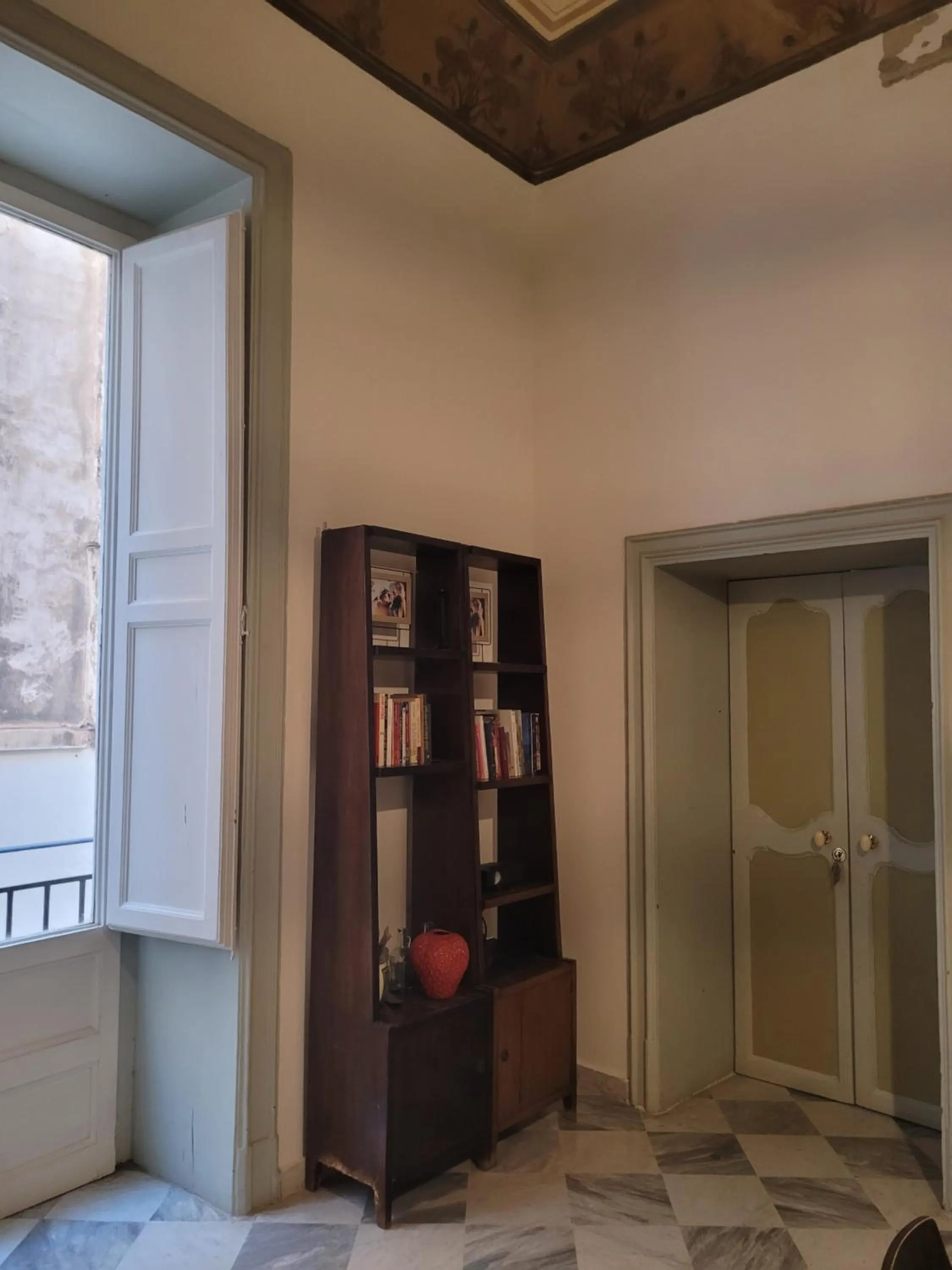 Library in MojoCoHouse