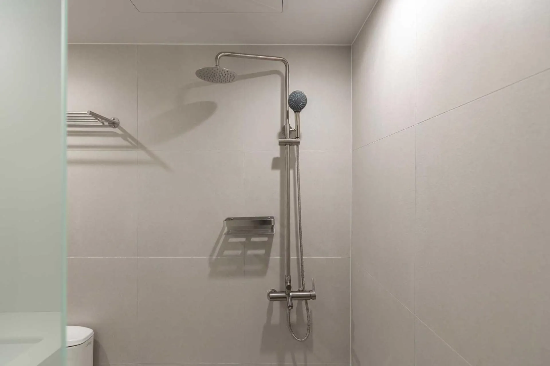 Shower in Nouvelle Hotel and Spa Jongno by Aank