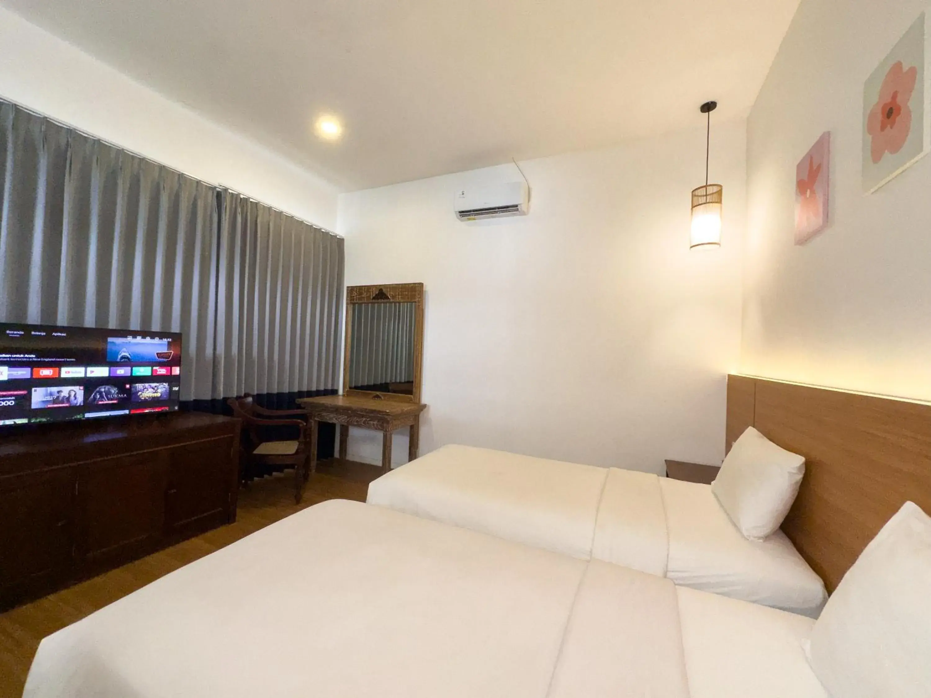 Deluxe Twin Room in Casa de Lani Resort & Convention Deluxe Twin Room in Casa de Lani Resort & Convention