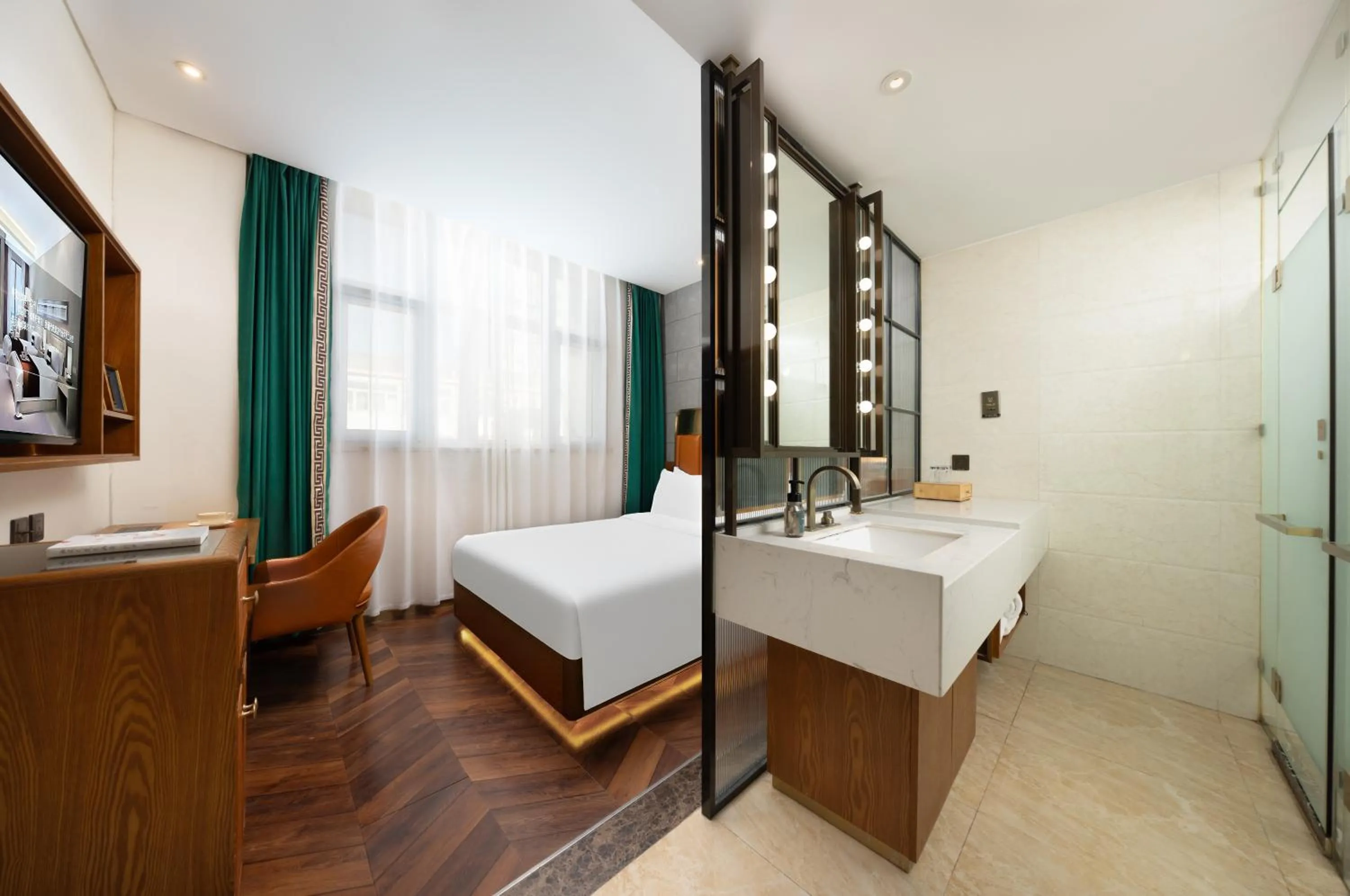 Photo of the whole room, Bed in Beijing TangFu Chinese Culture Boutique Hotel Sanlitun Embassy Area