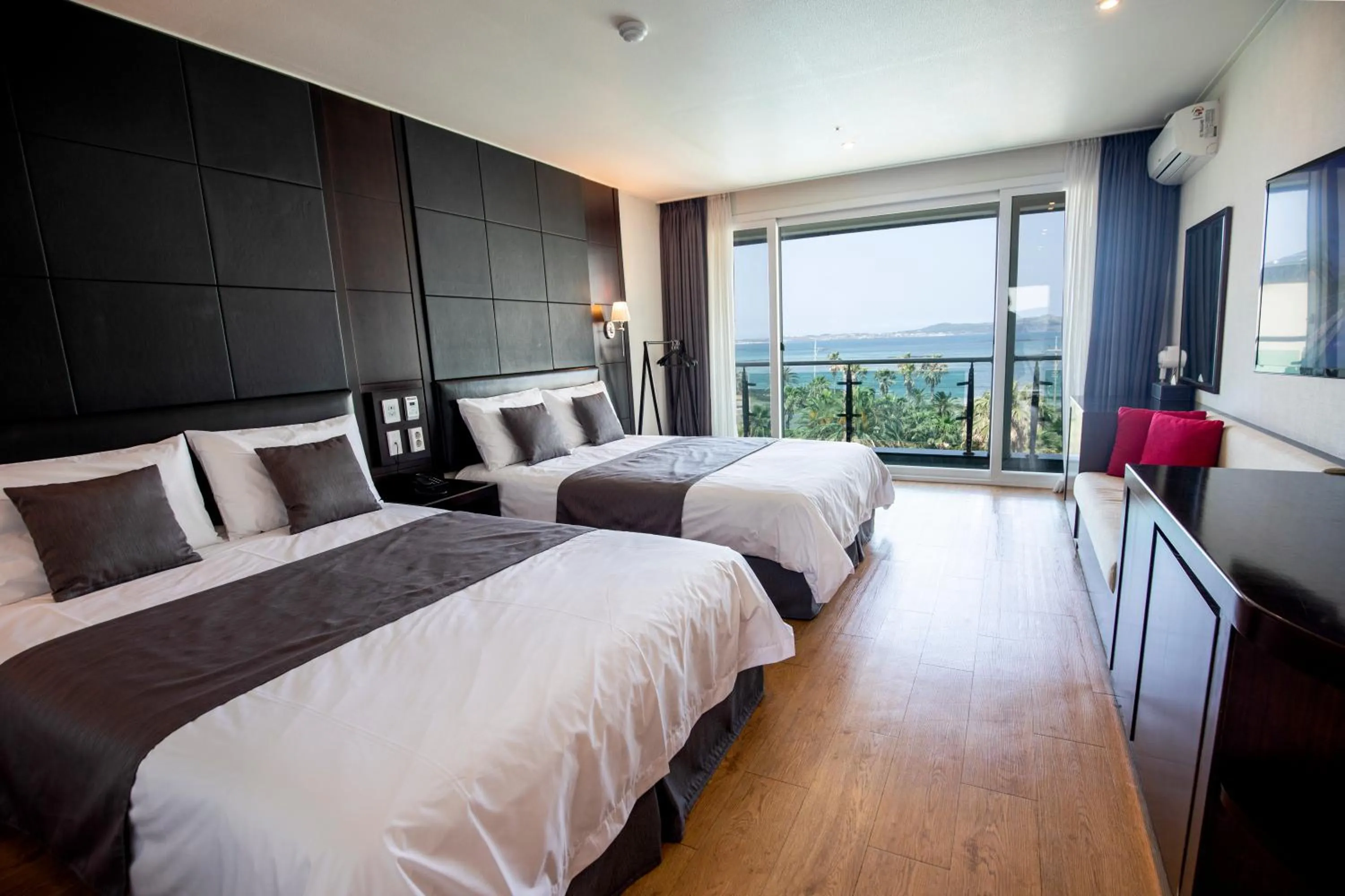 Bedroom, Bed in The Four Grace Resort